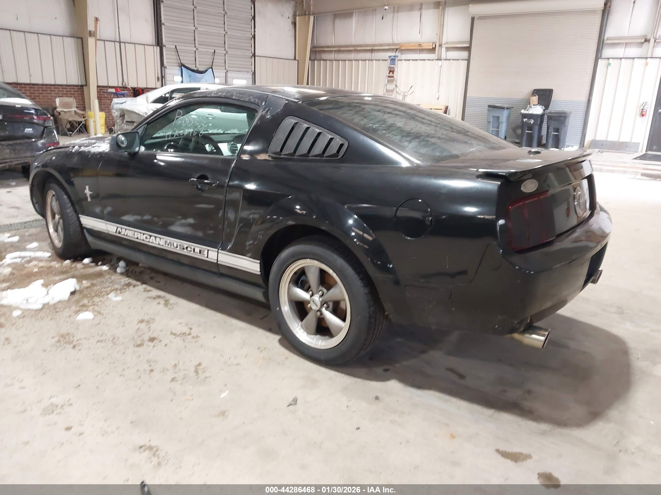 FORD MUSTANG image 3