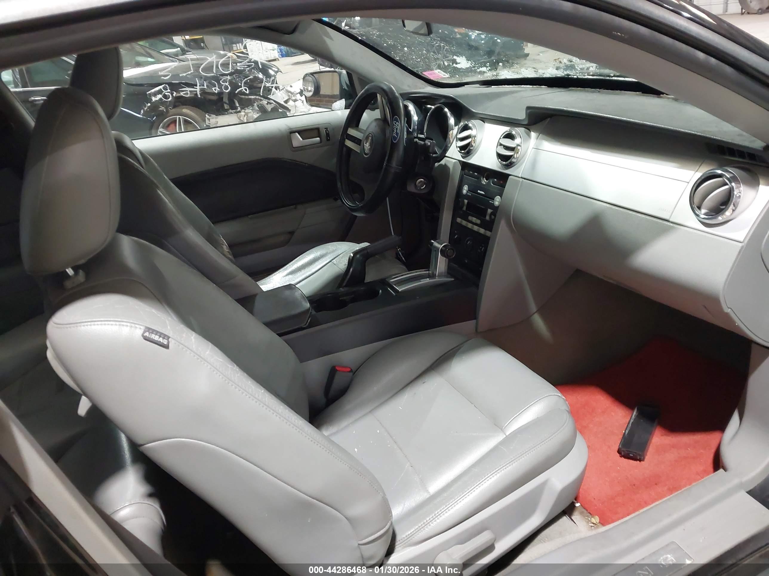 FORD MUSTANG image 5