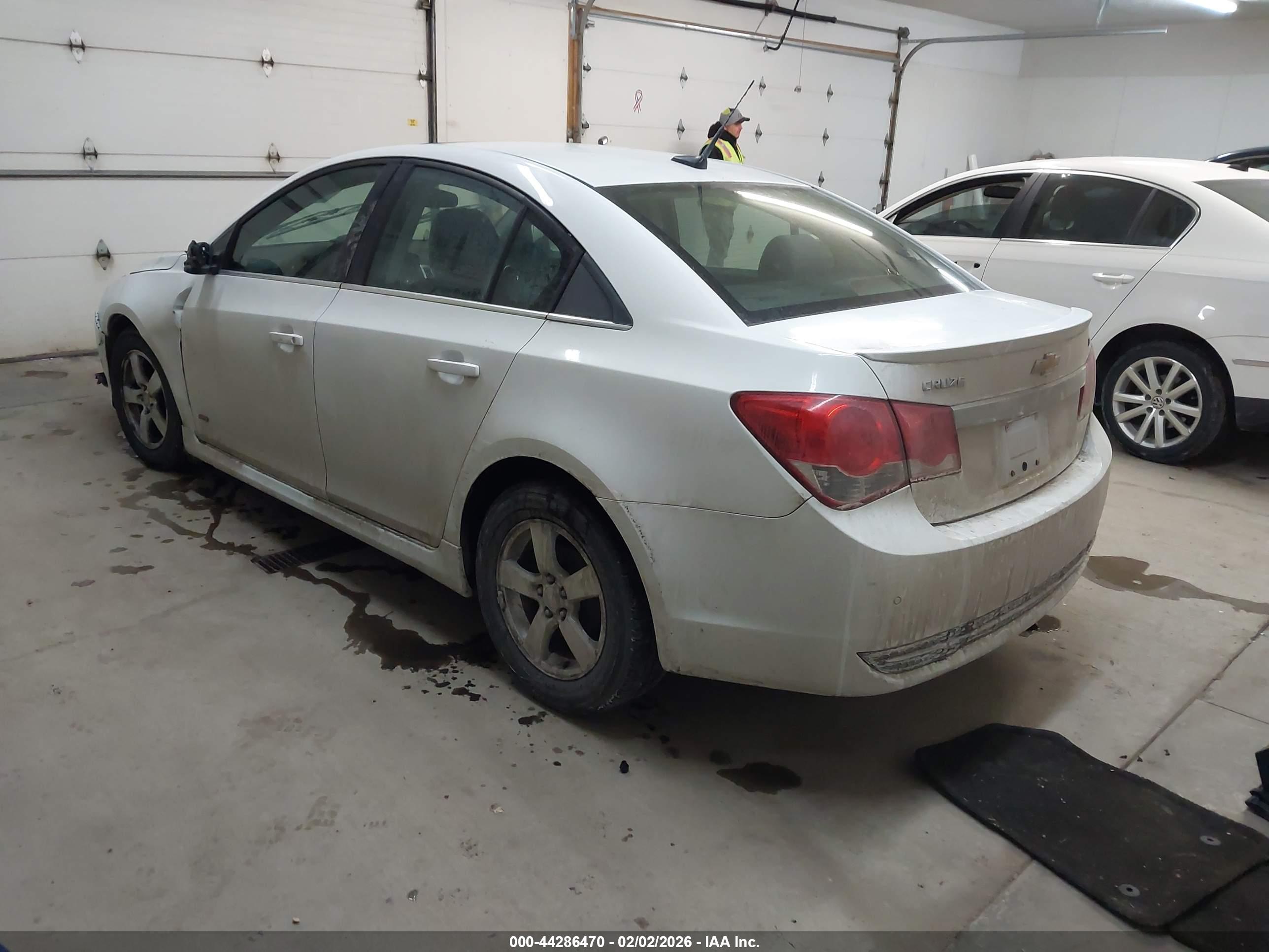 CHEVROLET CRUZE image 3