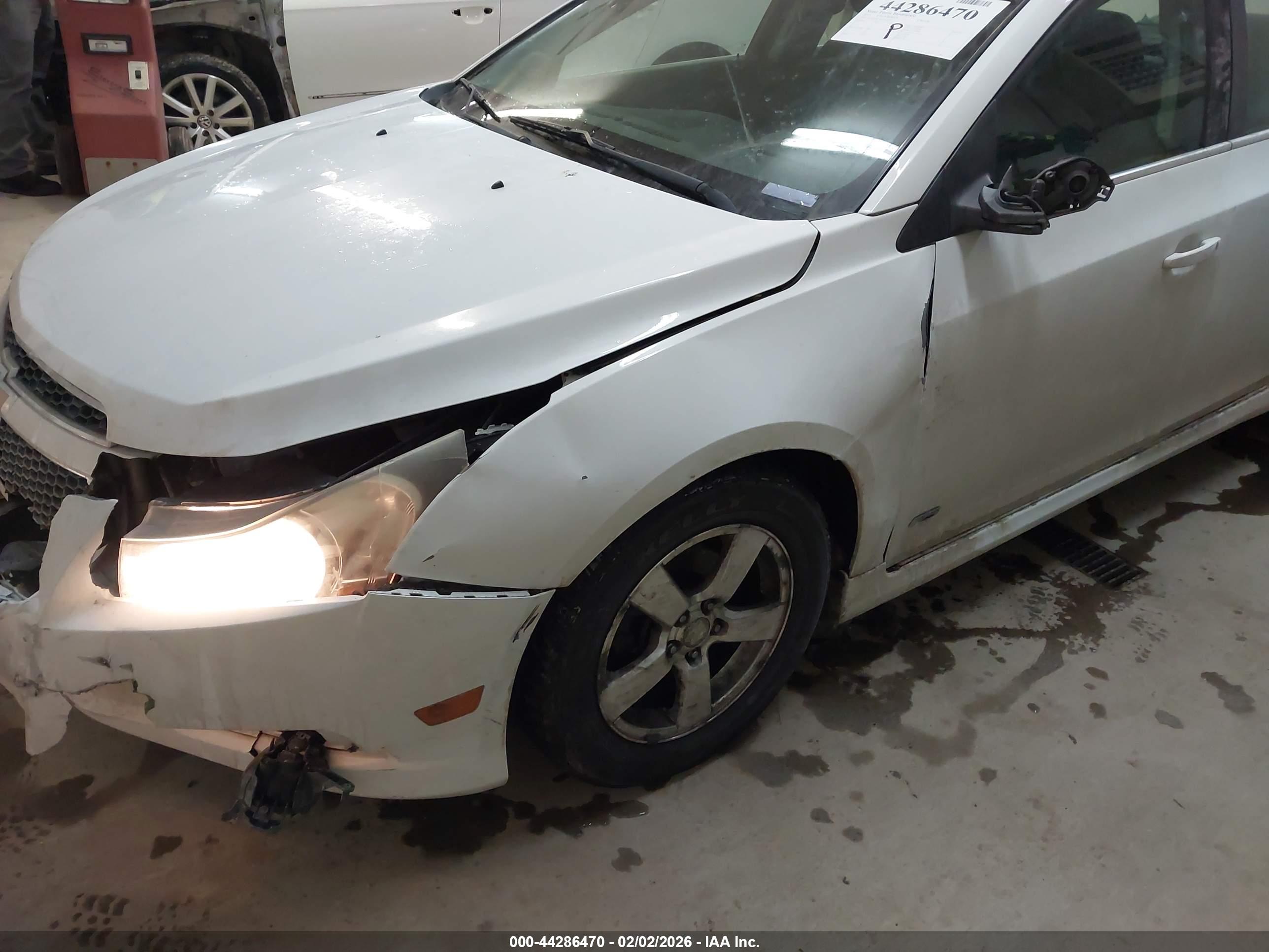 CHEVROLET CRUZE image 6