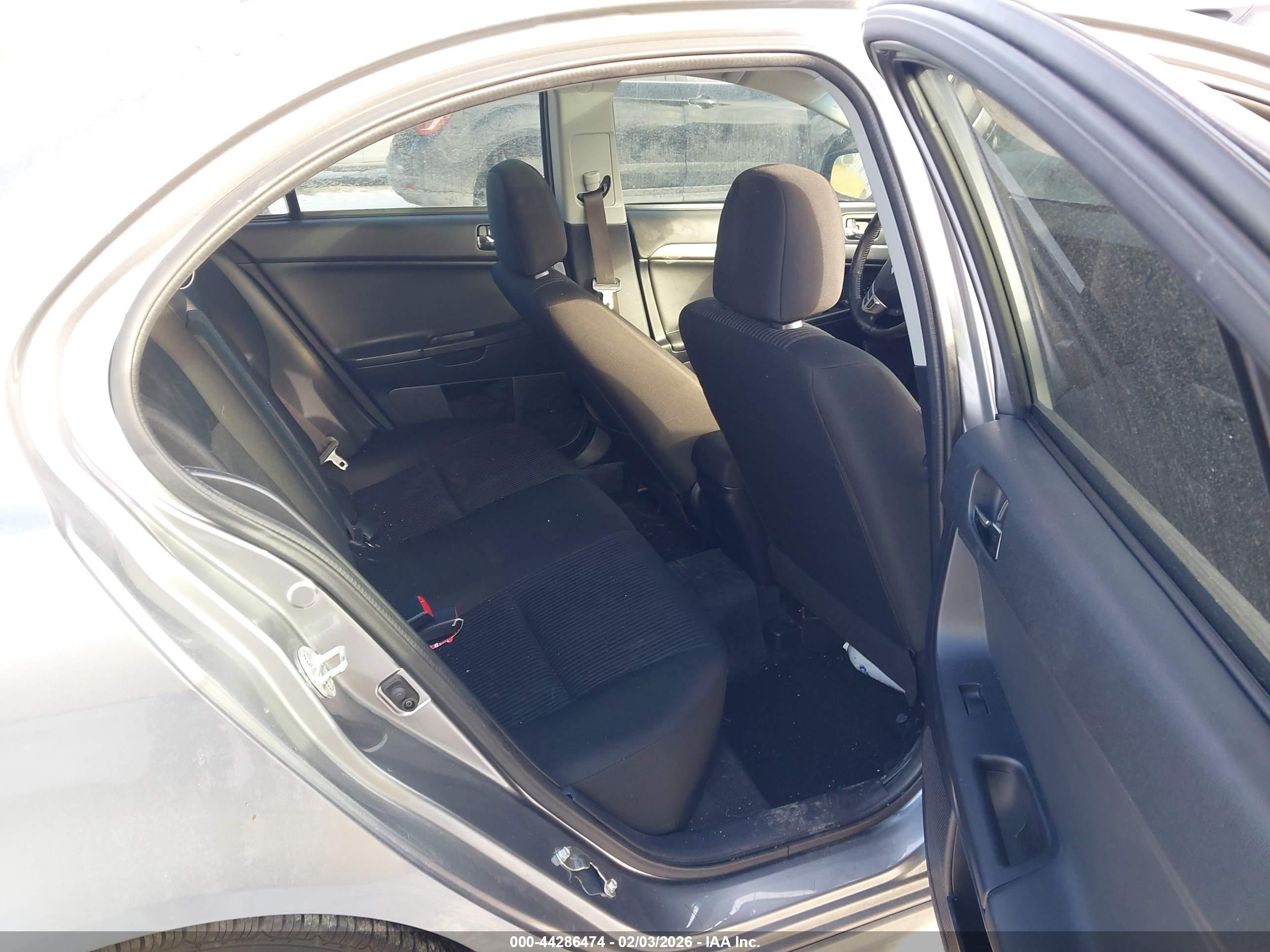 MITSUBISHI LANCER image 8