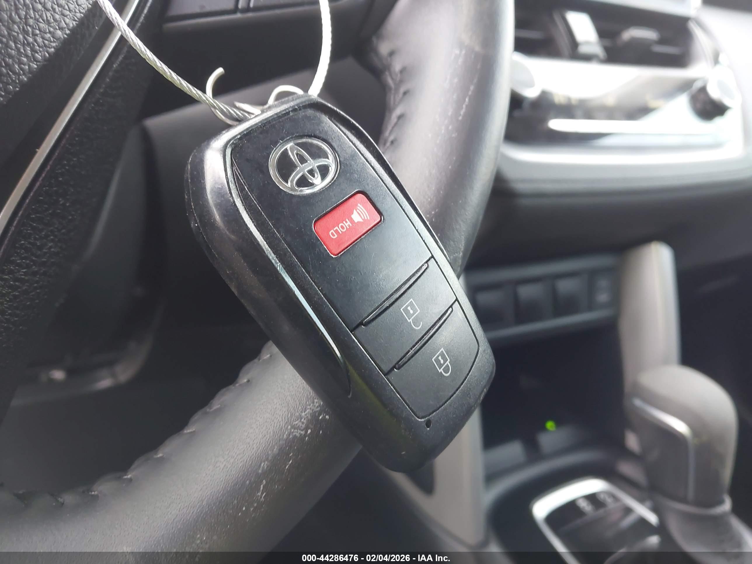 TOYOTA COROLLA image 11
