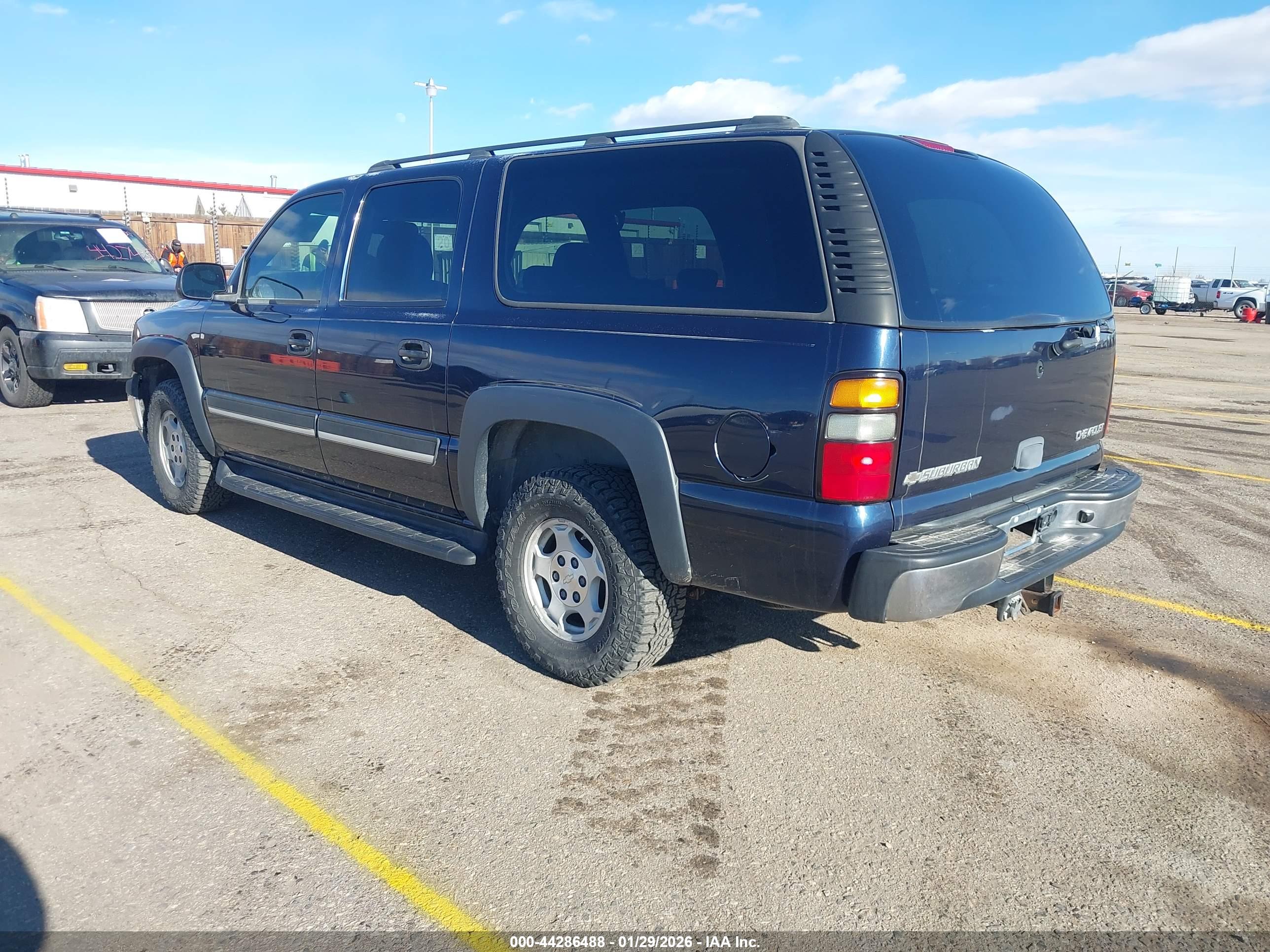 CHEVROLET SUBURBAN image 3