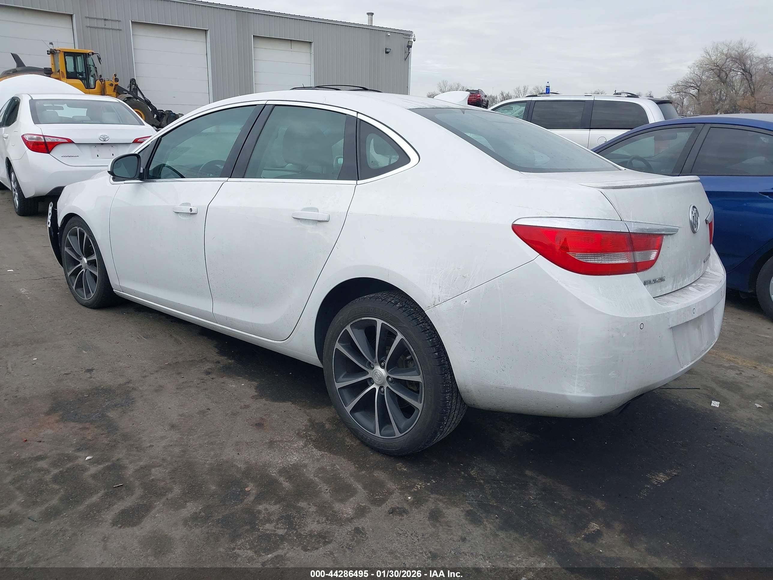 BUICK VERANO image 3