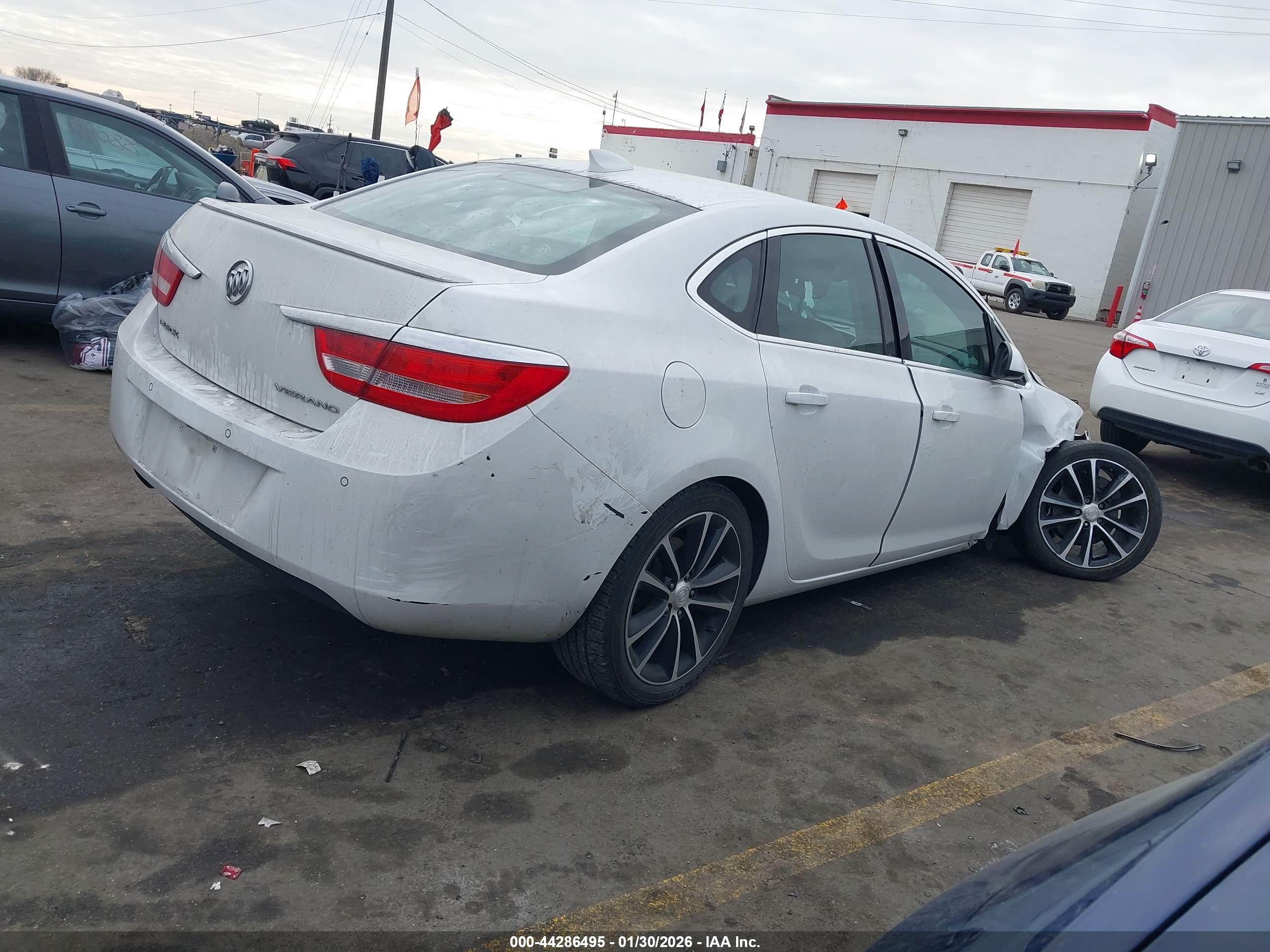 BUICK VERANO image 4