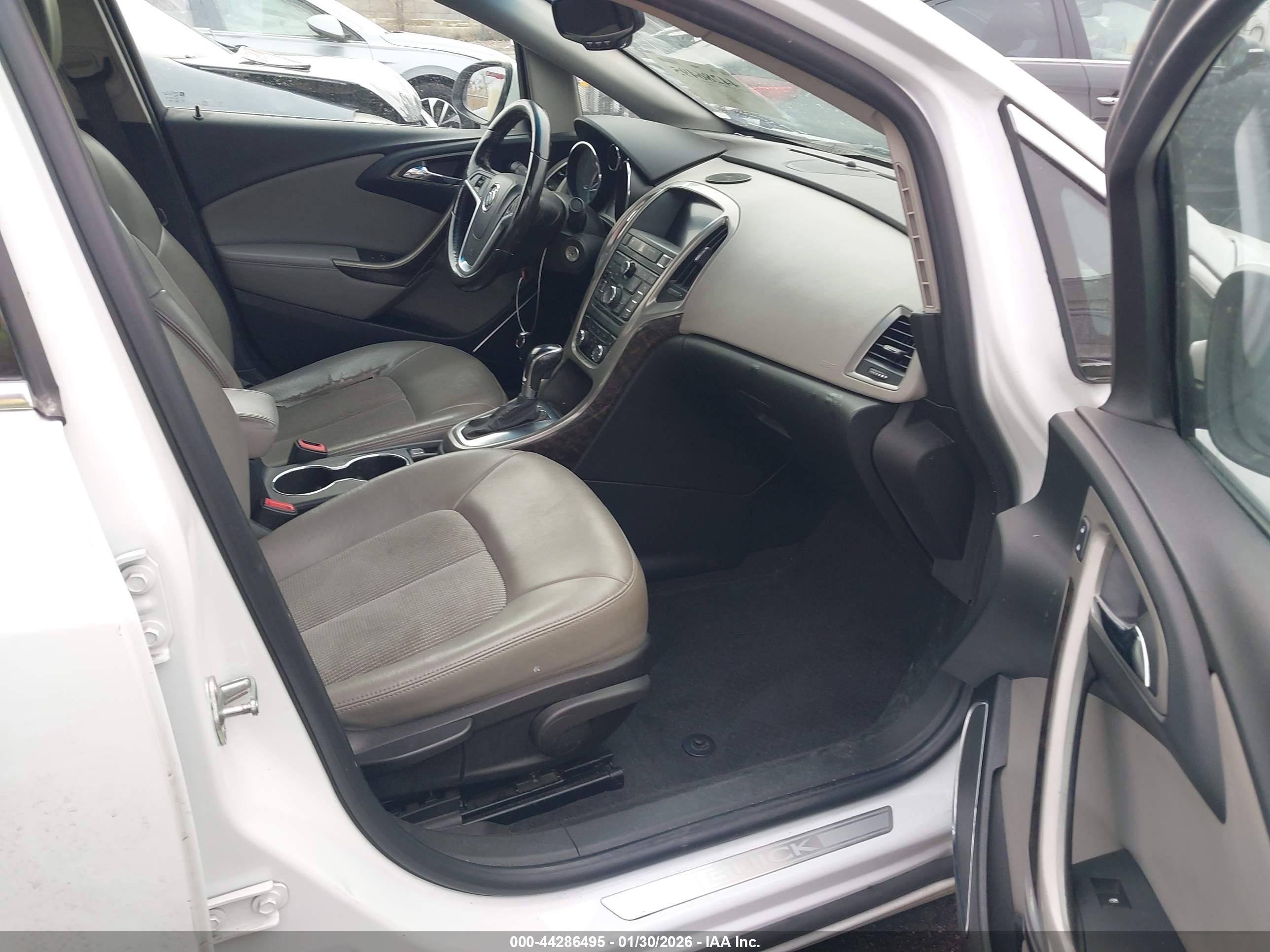 BUICK VERANO image 5