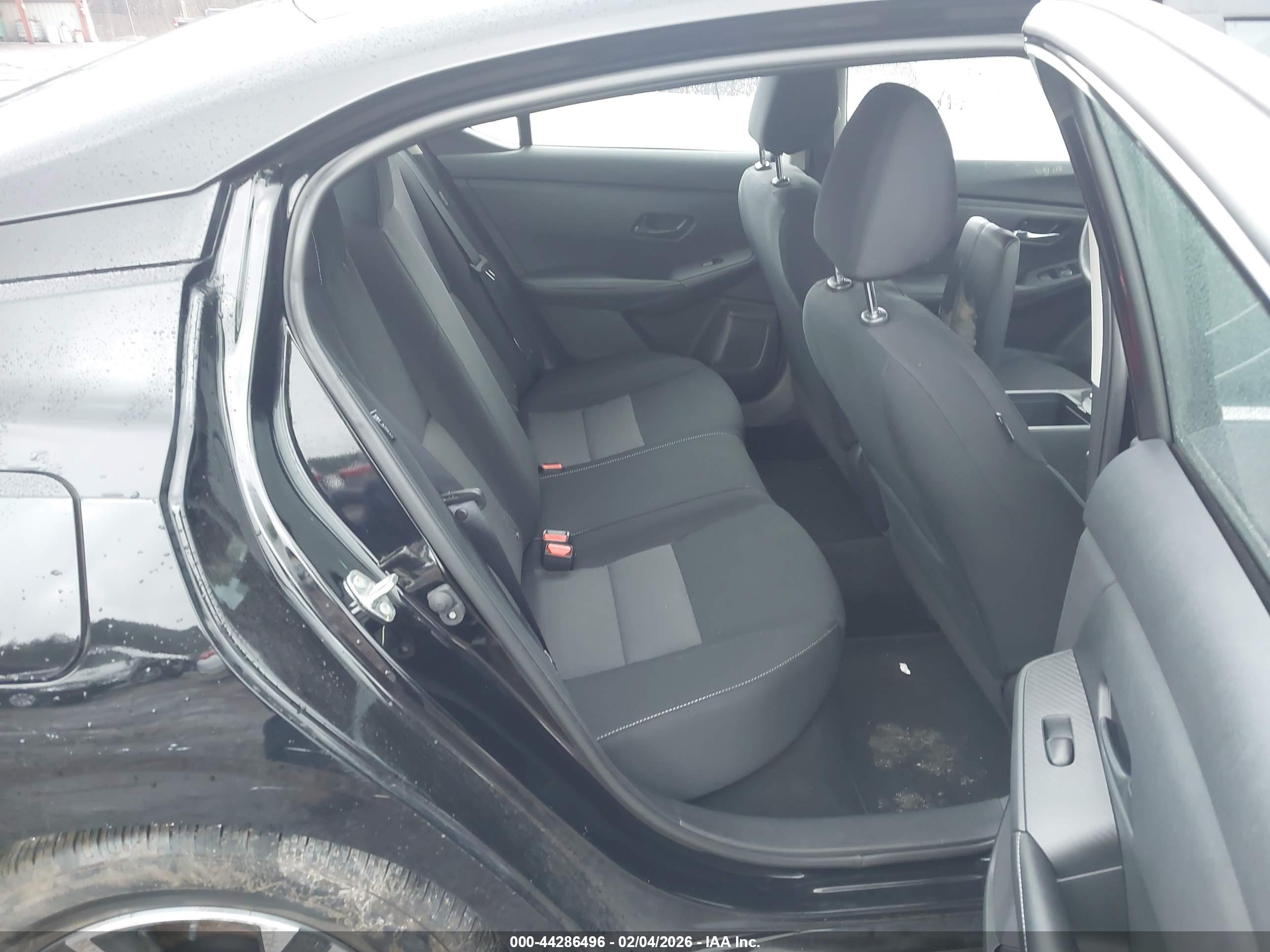 NISSAN SENTRA image 8