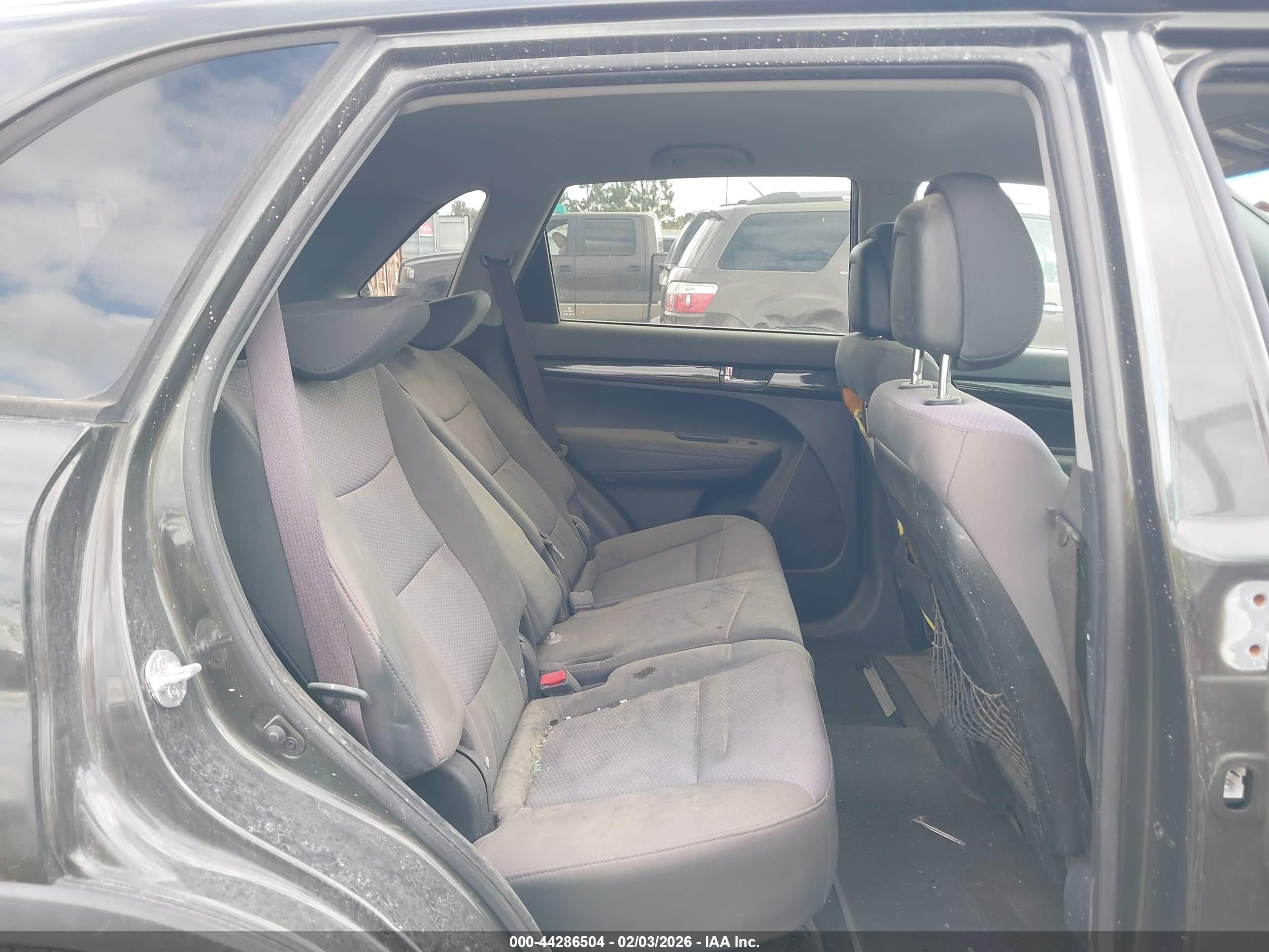 KIA SORENTO image 8