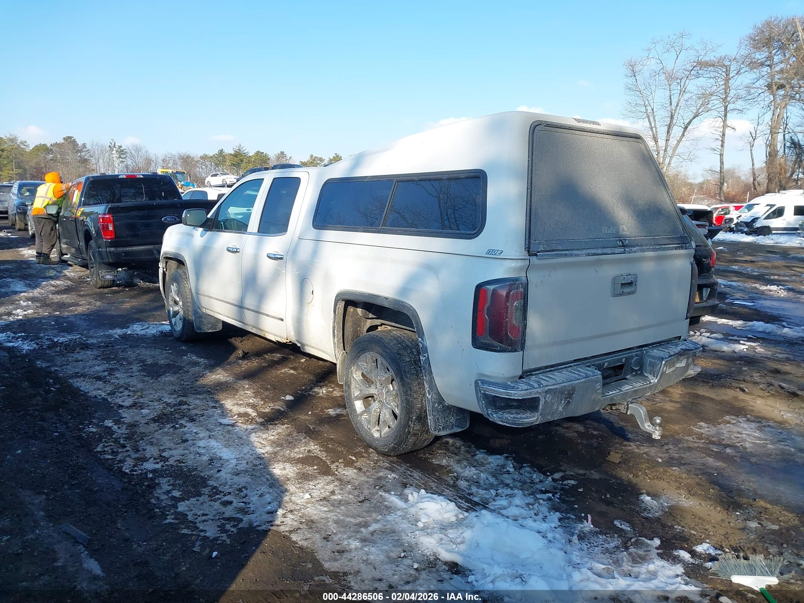 GMC SIERRA image 3