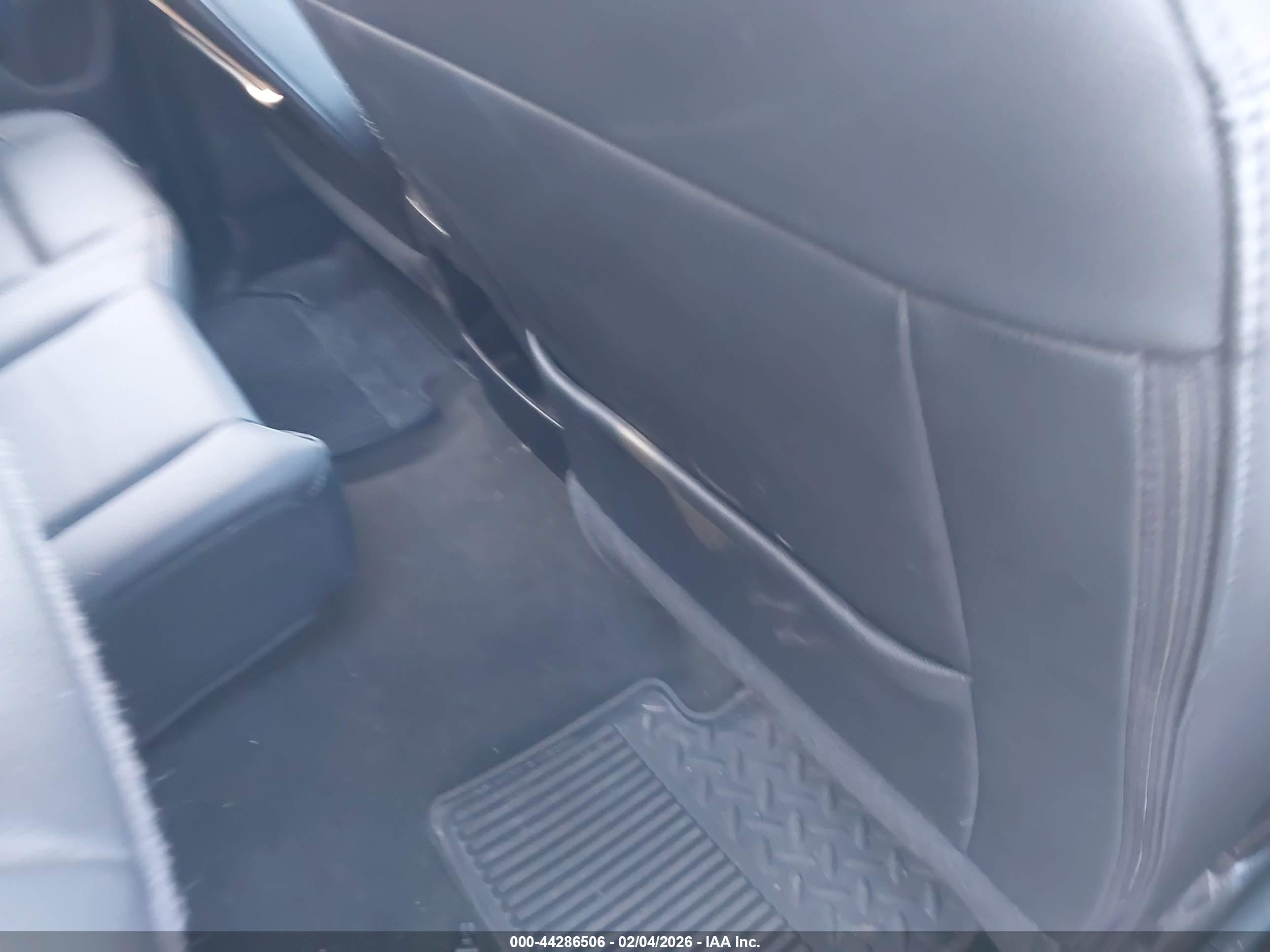 GMC SIERRA image 8