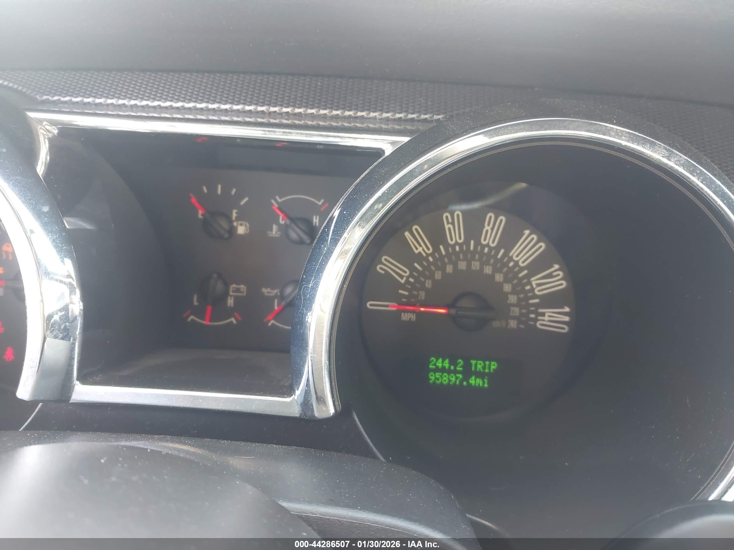 FORD MUSTANG image 7