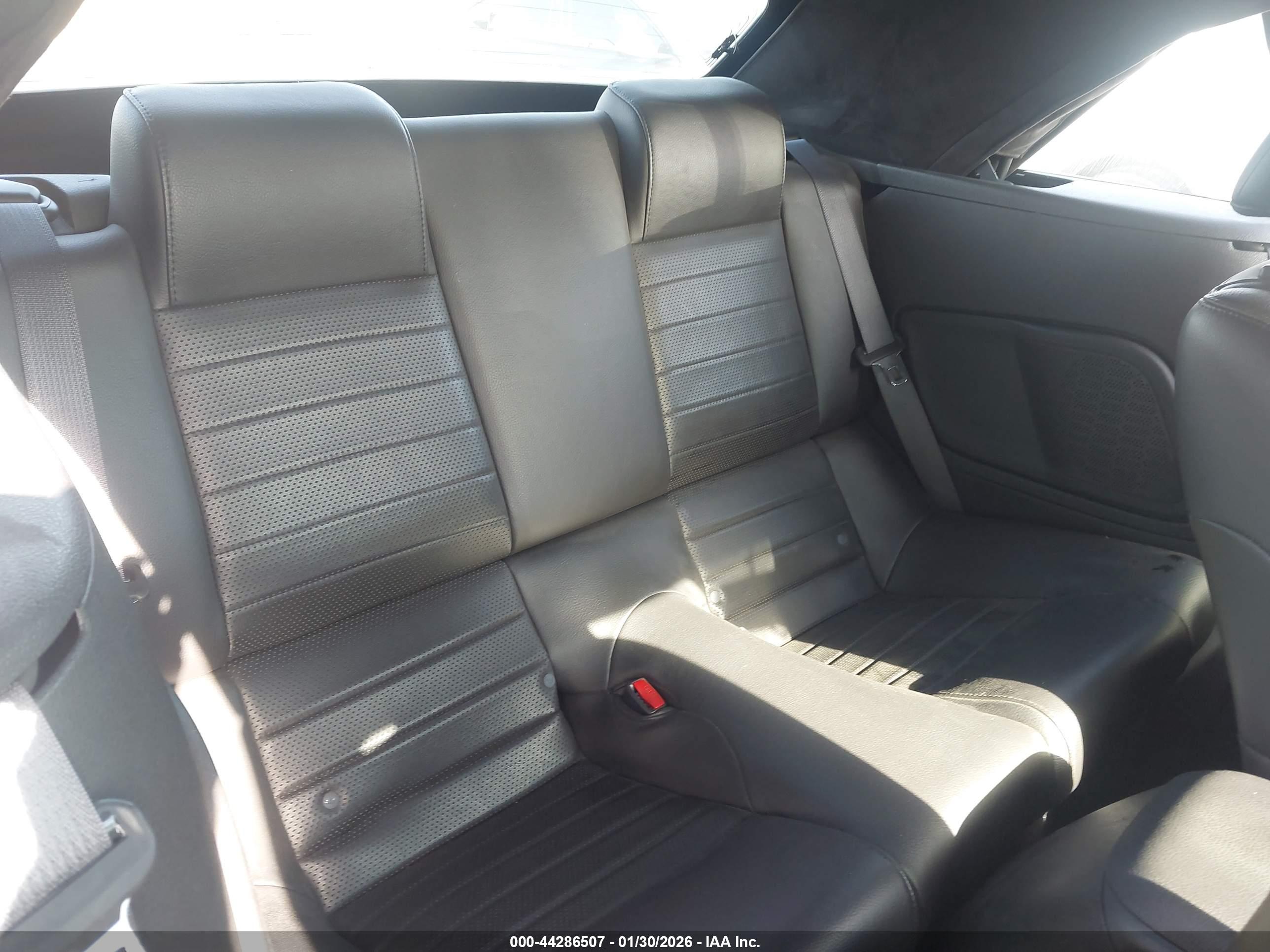 FORD MUSTANG image 8