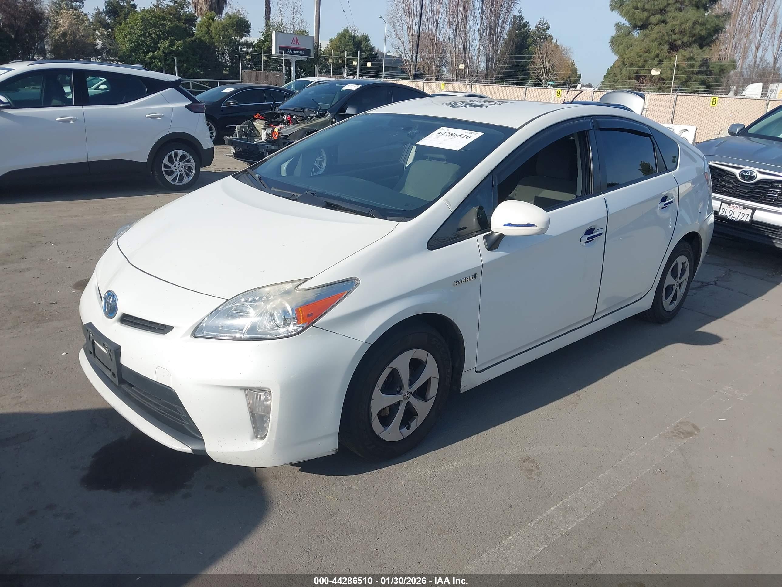 TOYOTA PRIUS image 2