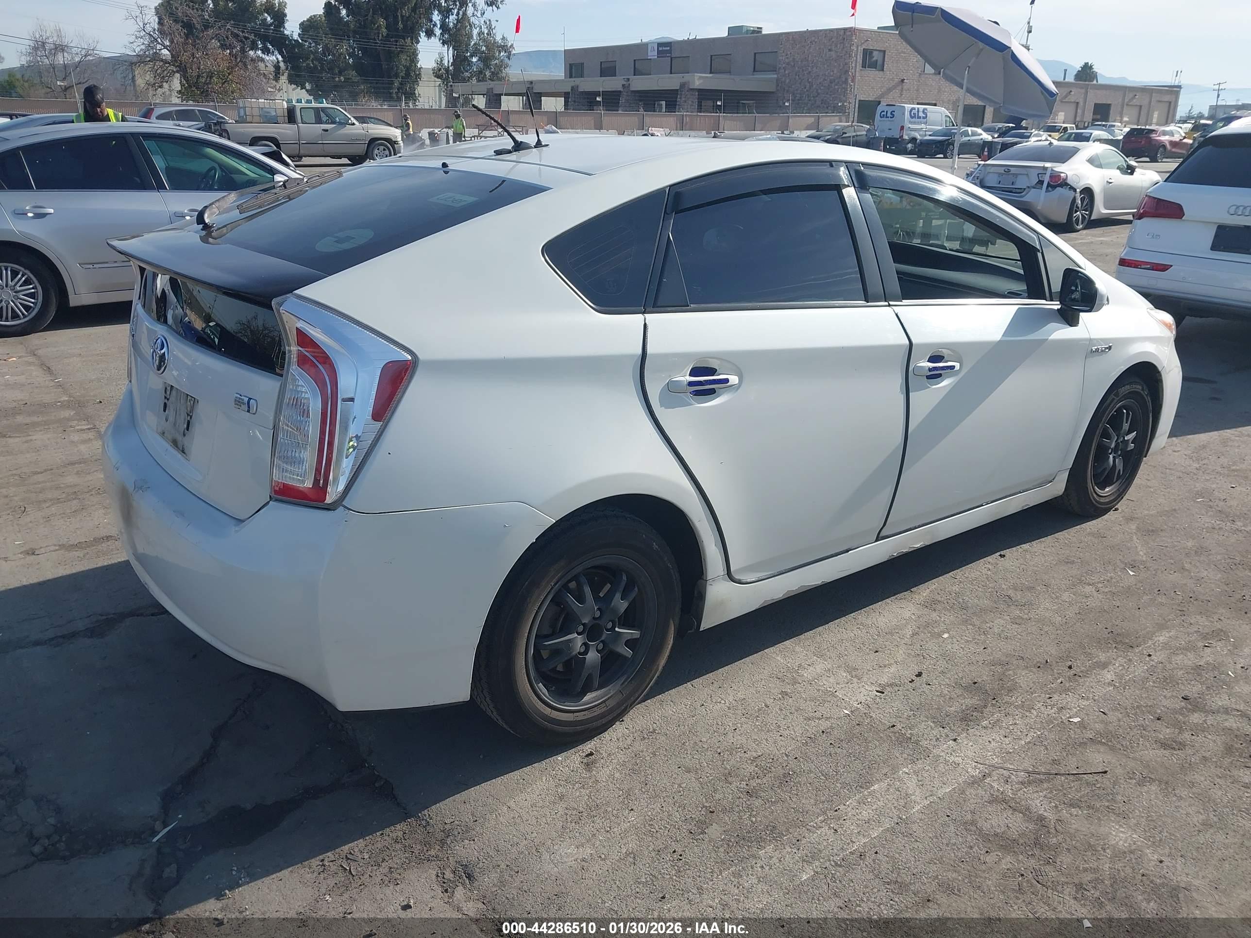 TOYOTA PRIUS image 4