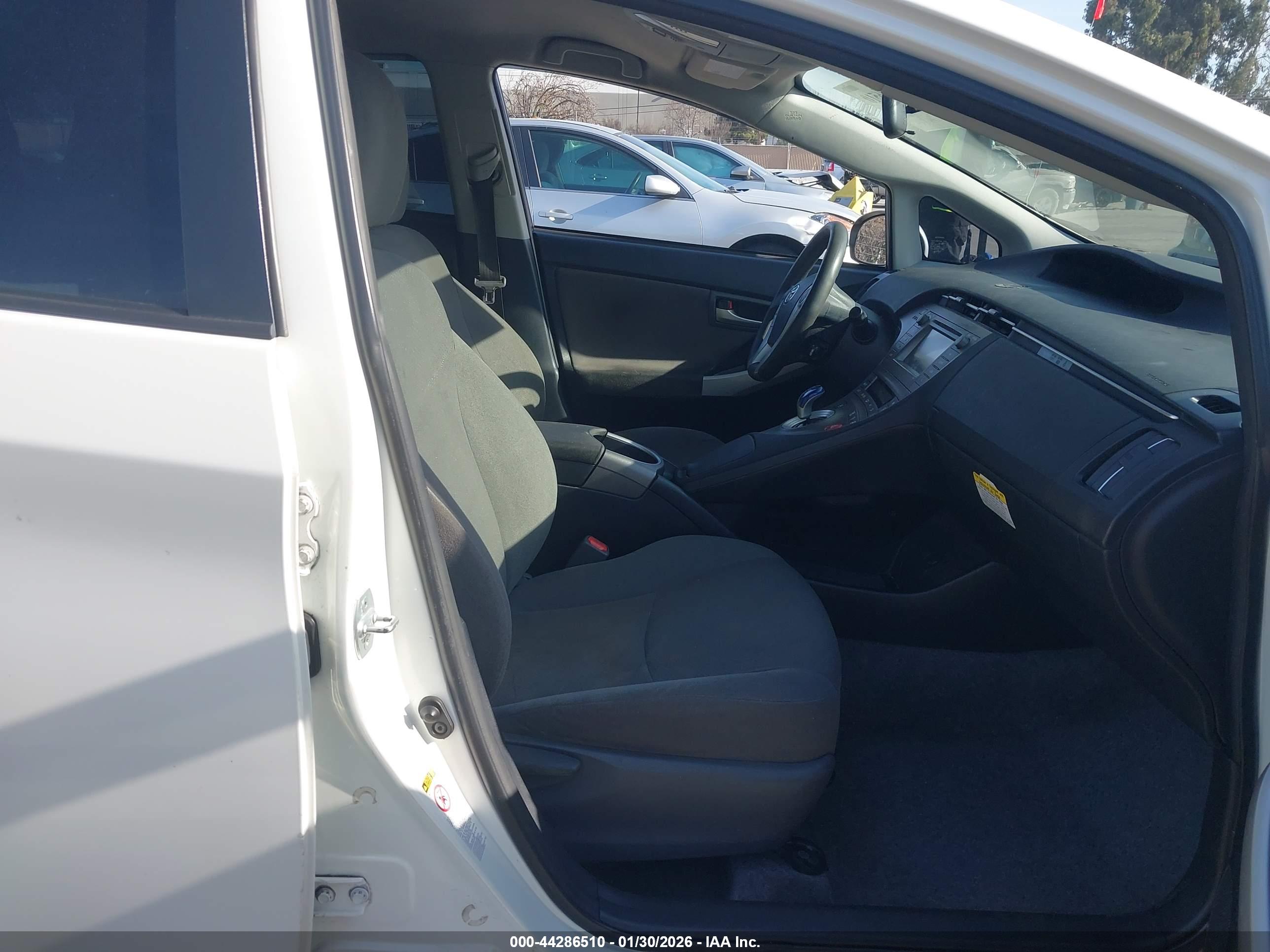 TOYOTA PRIUS image 5