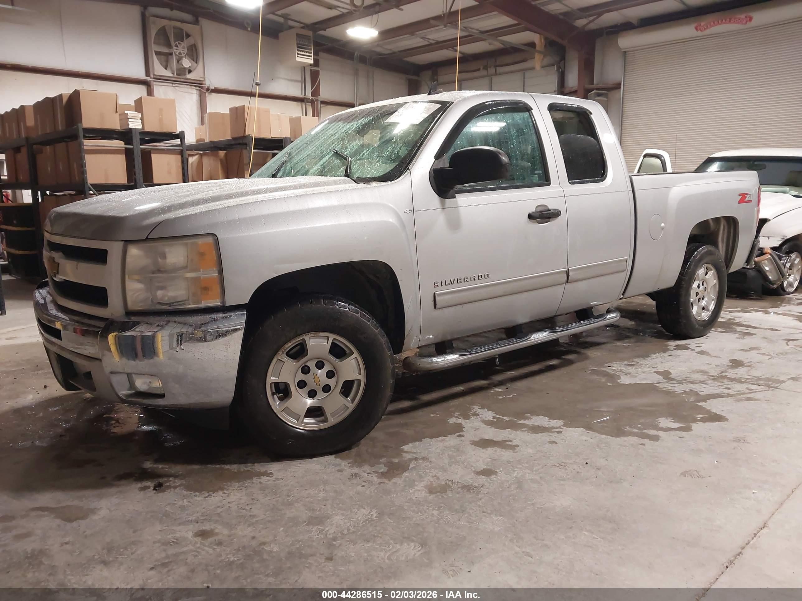 CHEVROLET SILVERADO image 2