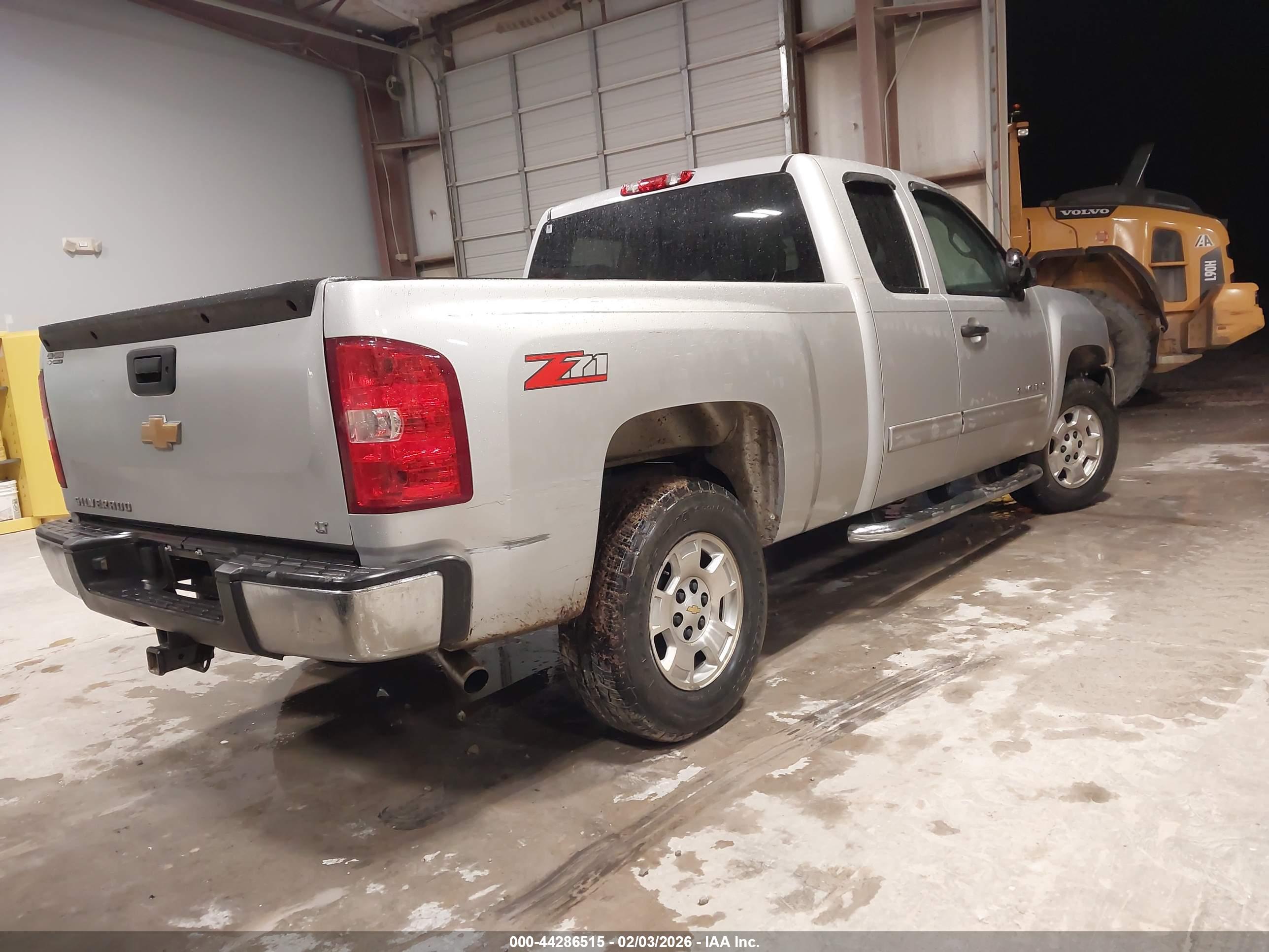 CHEVROLET SILVERADO image 4