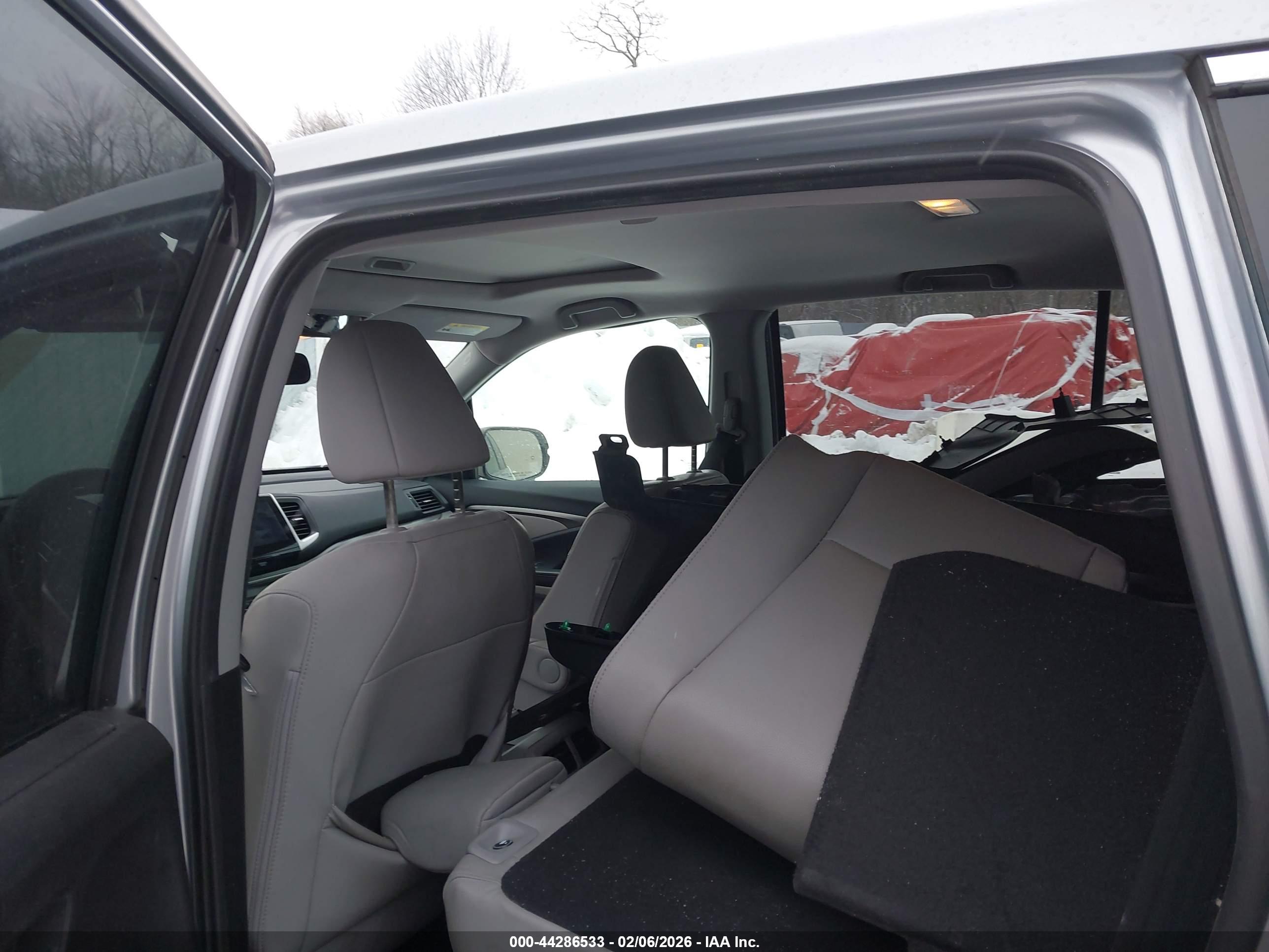 HONDA PILOT image 8