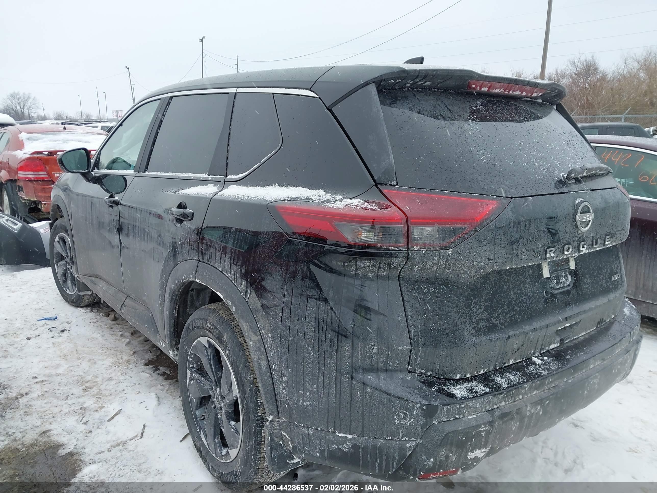 NISSAN ROGUE image 3
