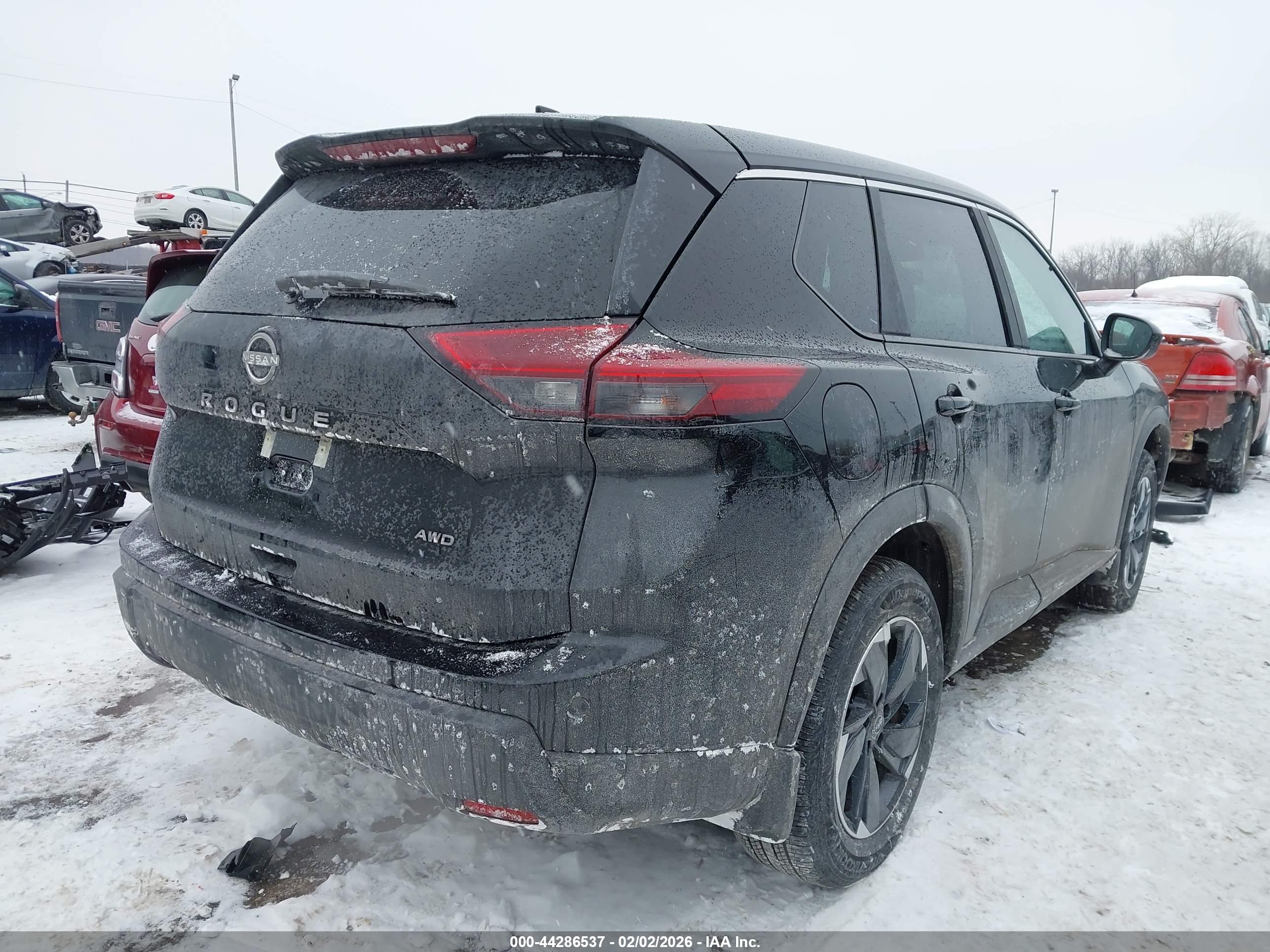 NISSAN ROGUE image 4