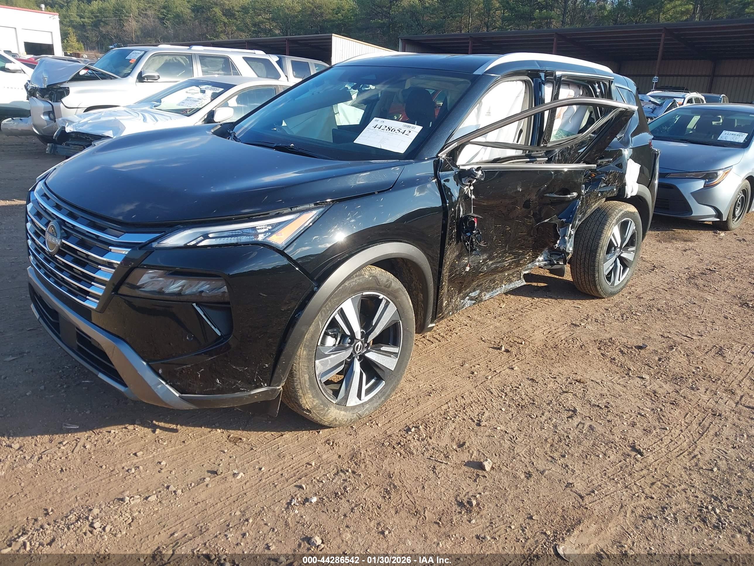 NISSAN ROGUE image 2