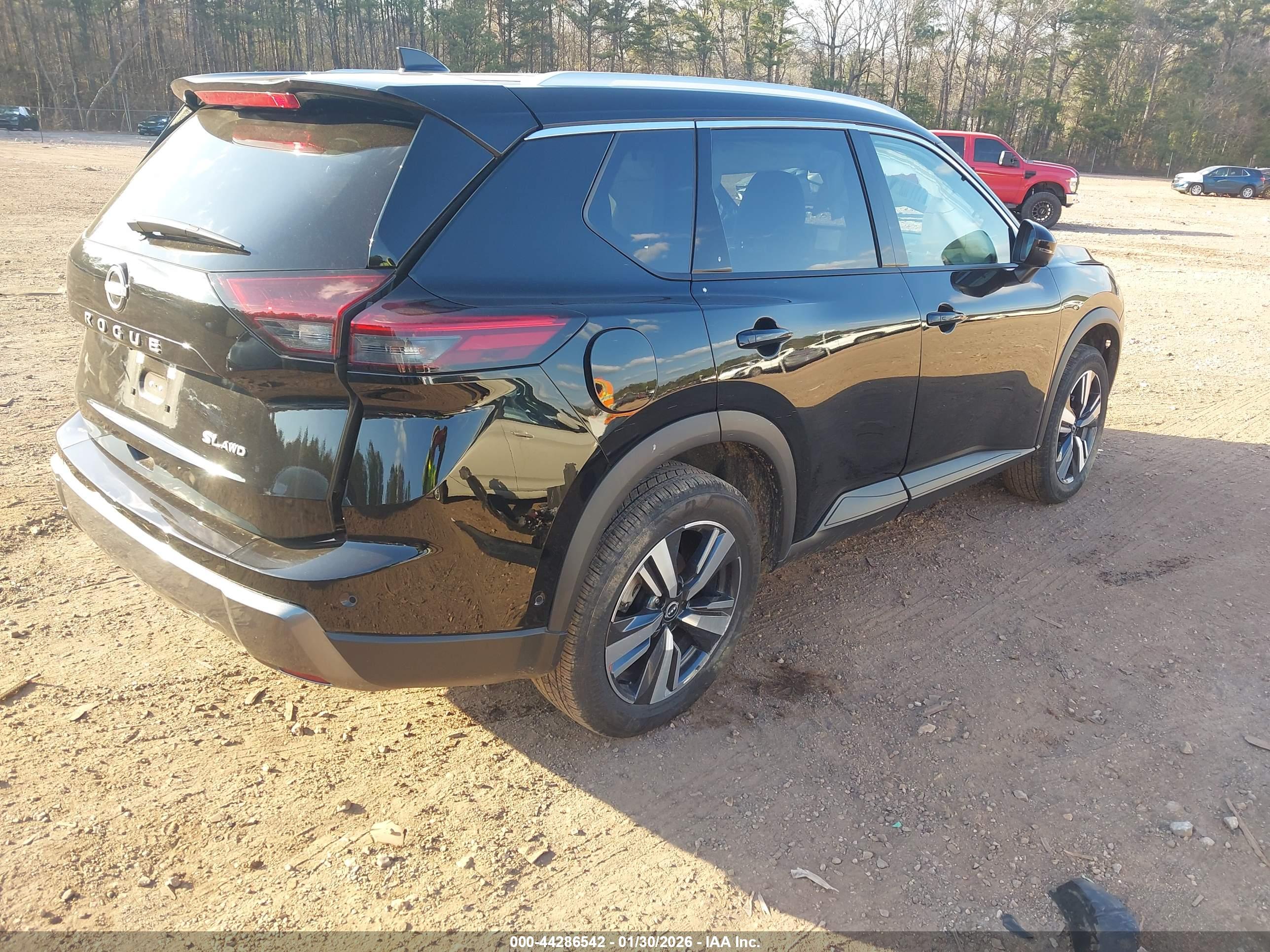 NISSAN ROGUE image 4