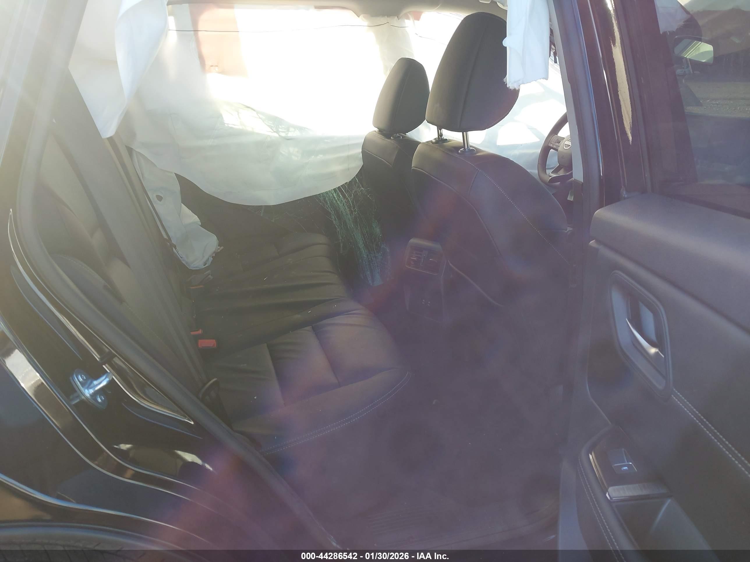 NISSAN ROGUE image 8