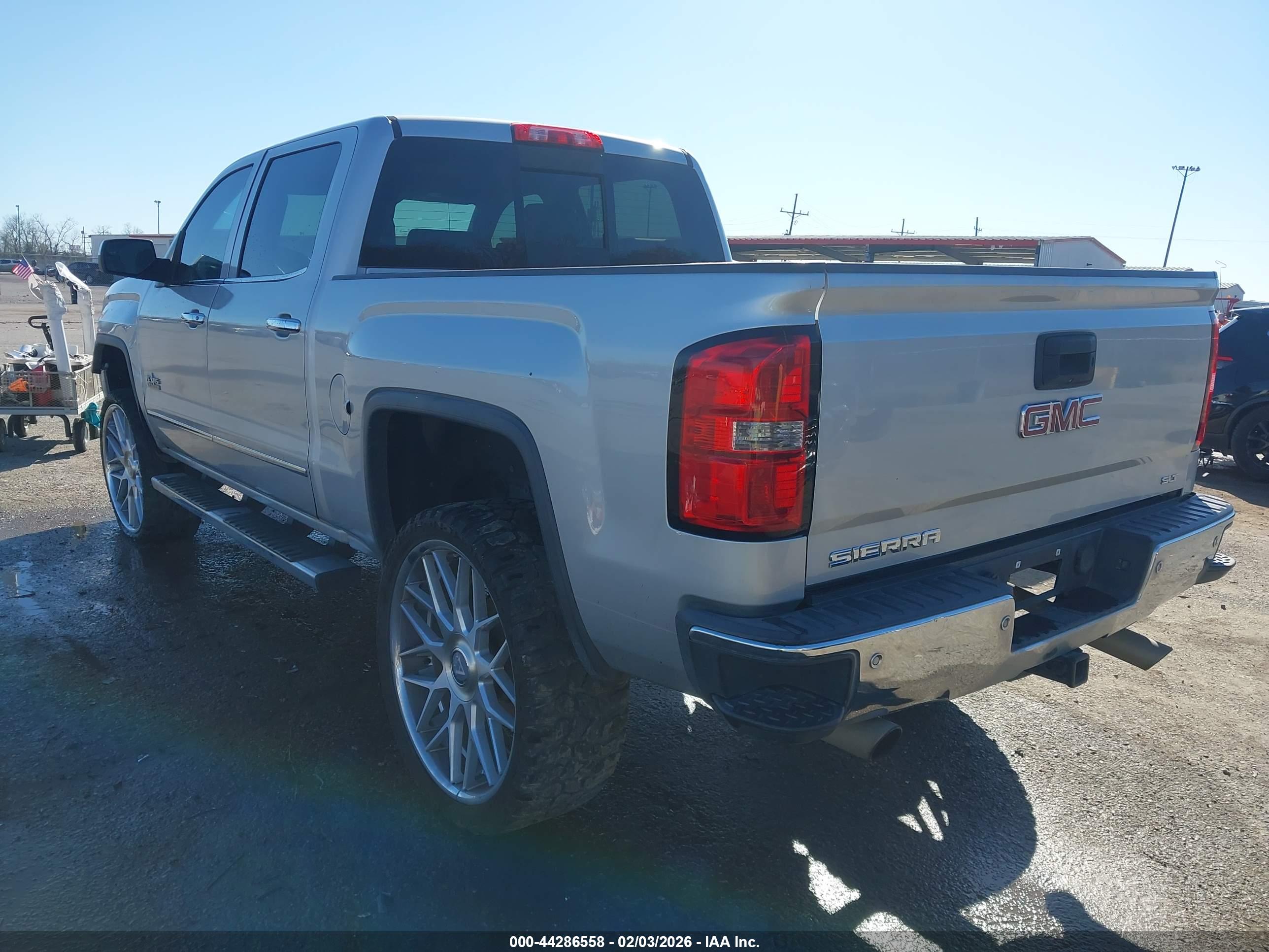 GMC SIERRA image 3