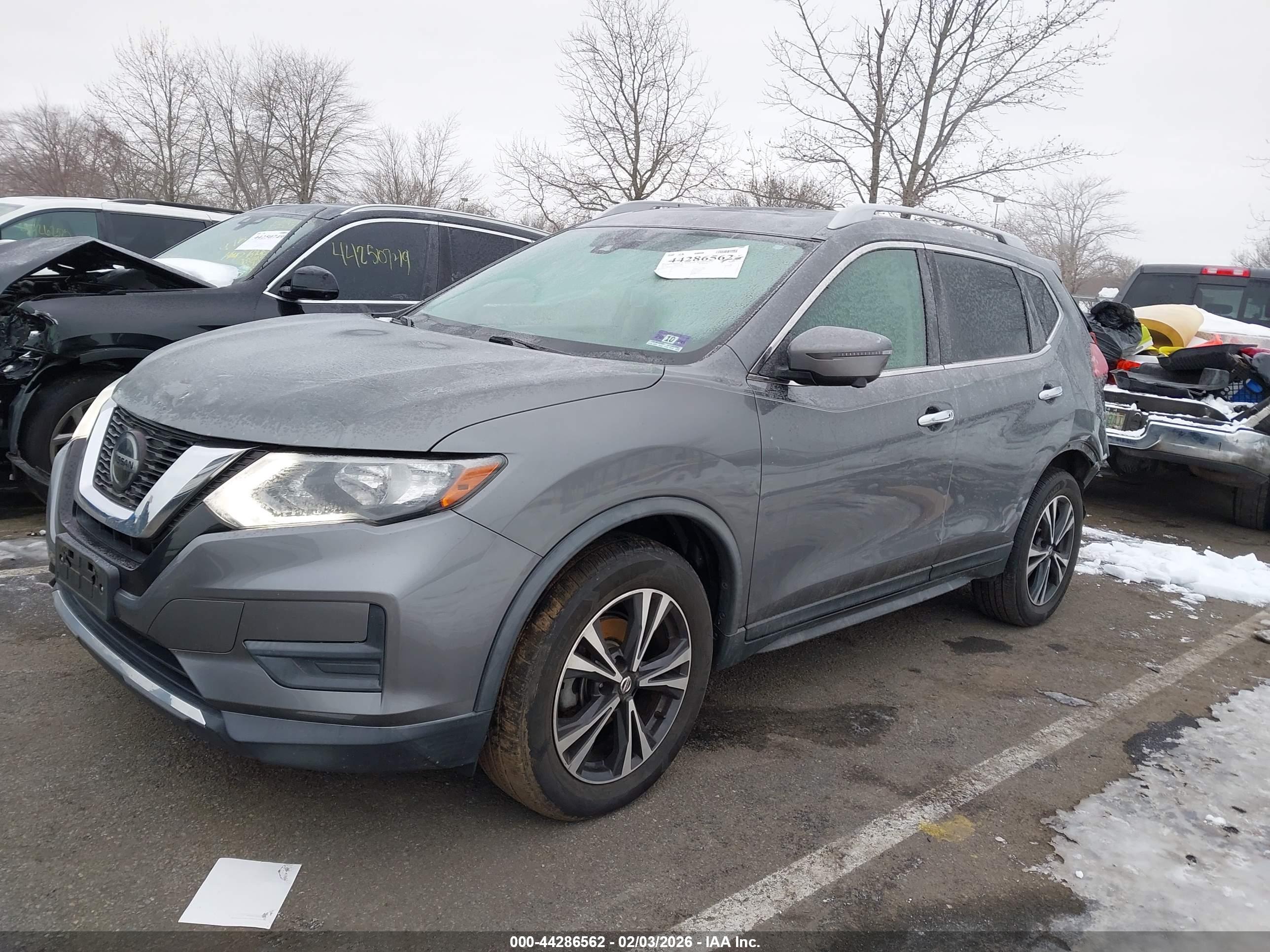 NISSAN ROGUE image 2
