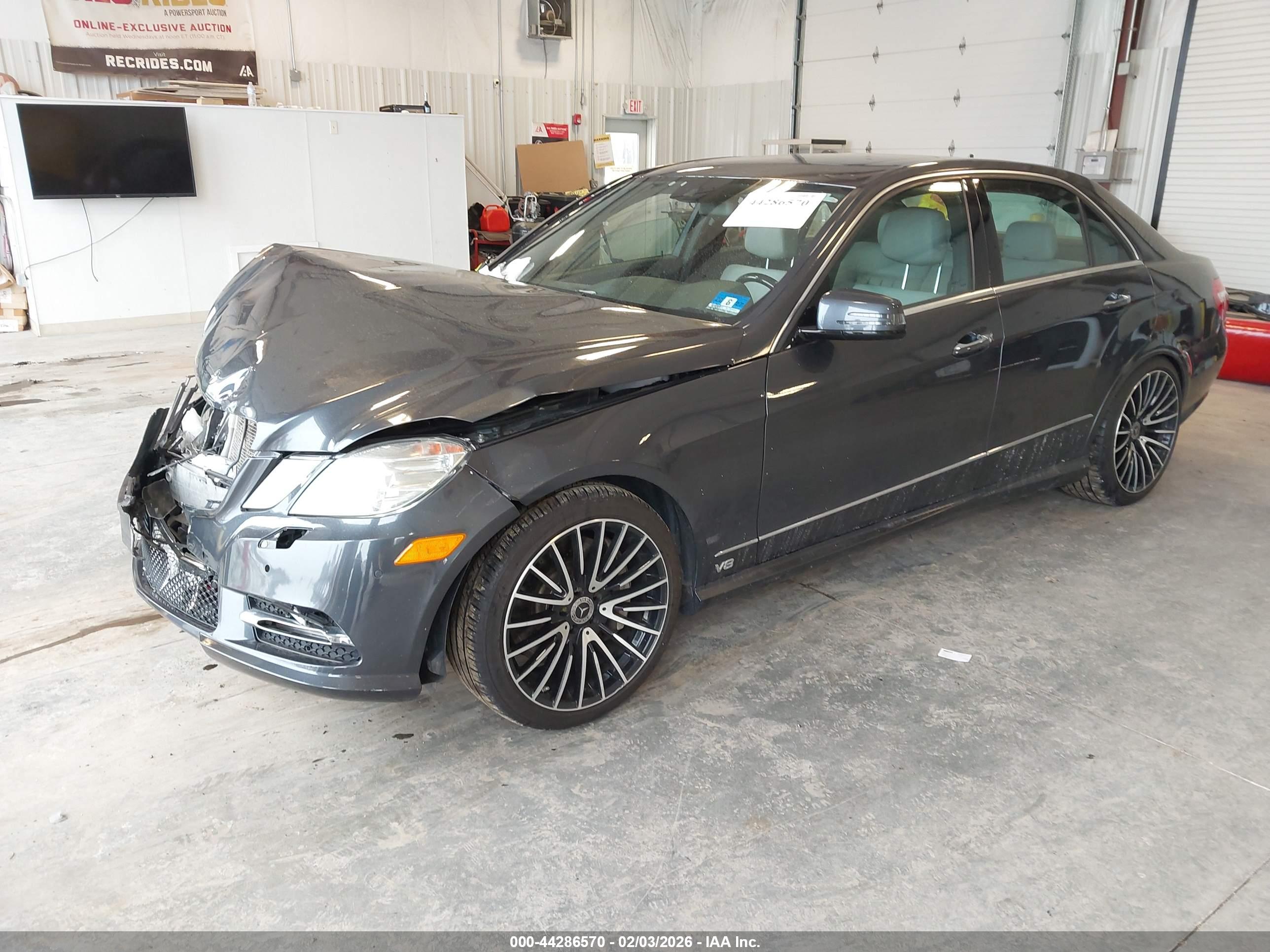 MERCEDES-BENZ E image 2