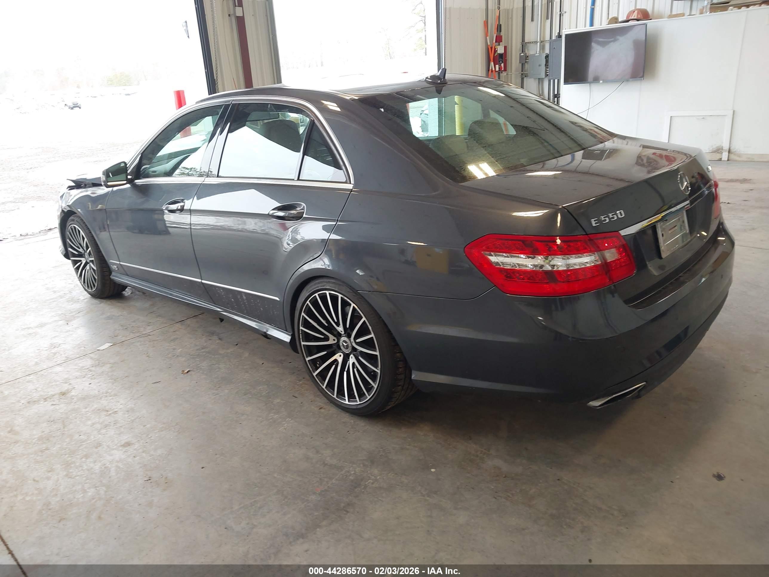MERCEDES-BENZ E image 3