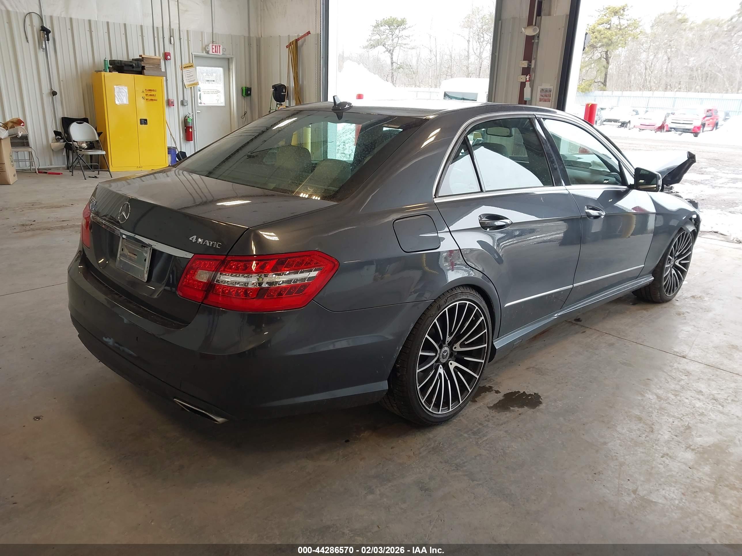 MERCEDES-BENZ E image 4