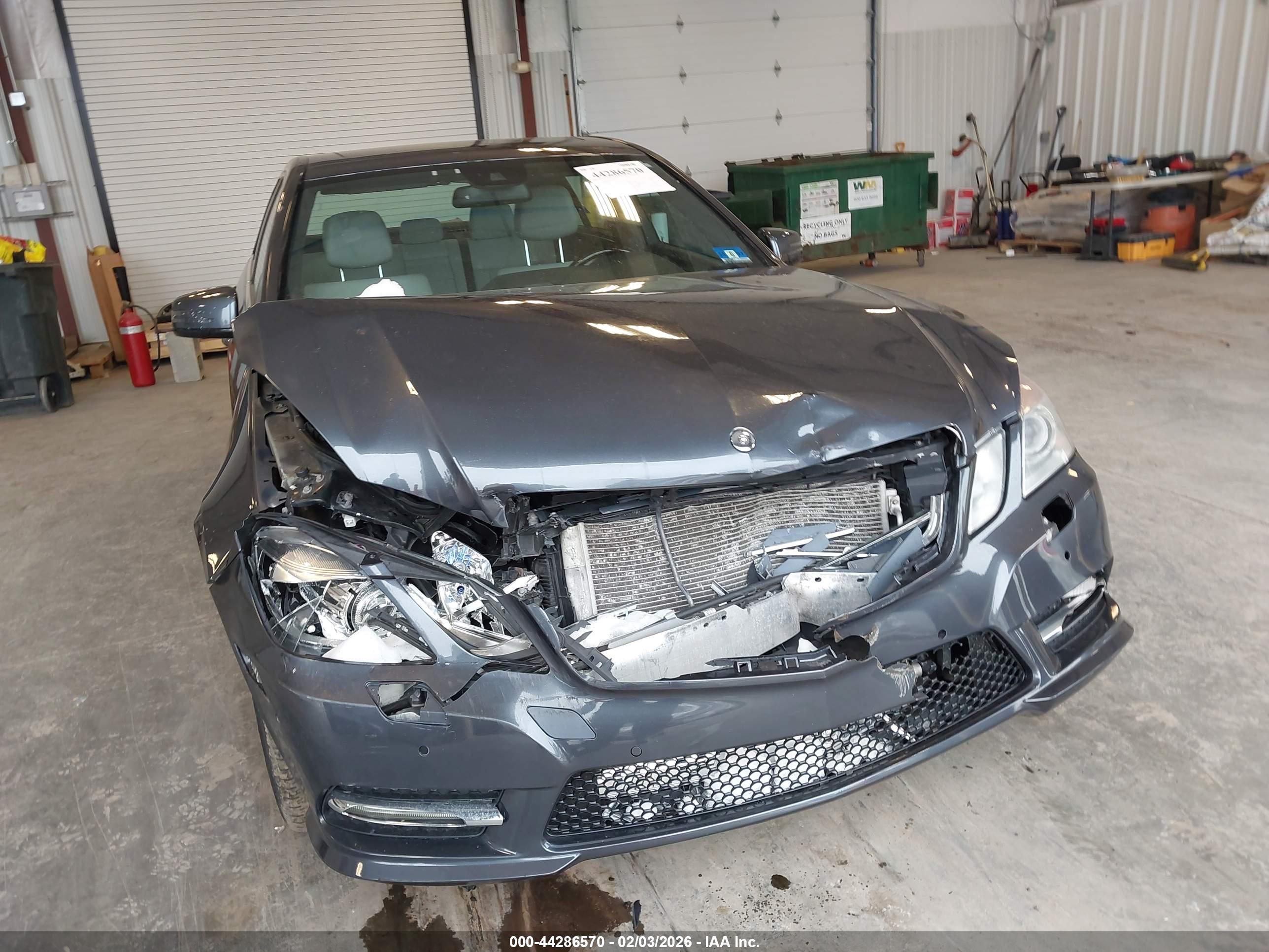 MERCEDES-BENZ E image 6