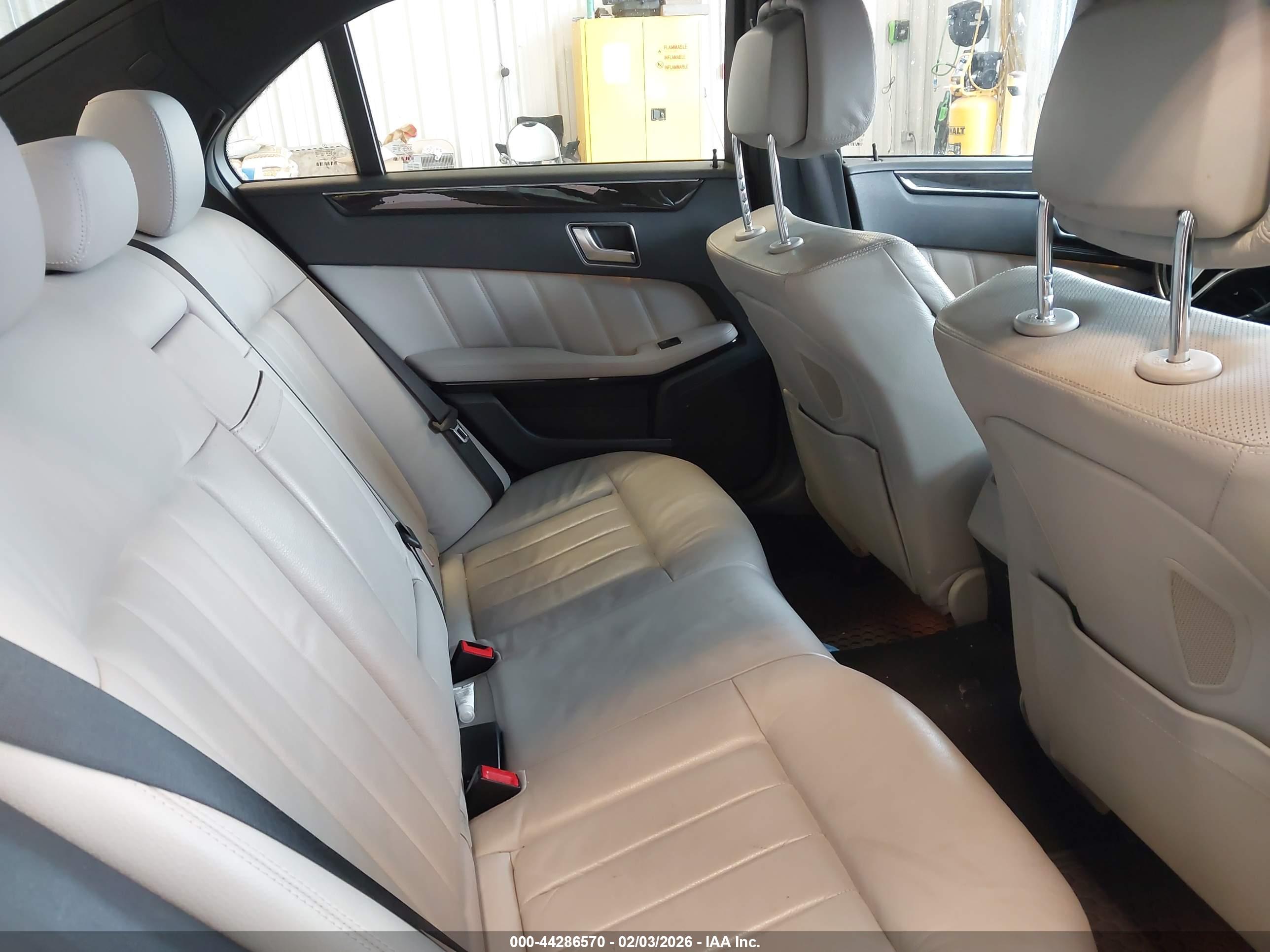 MERCEDES-BENZ E image 8
