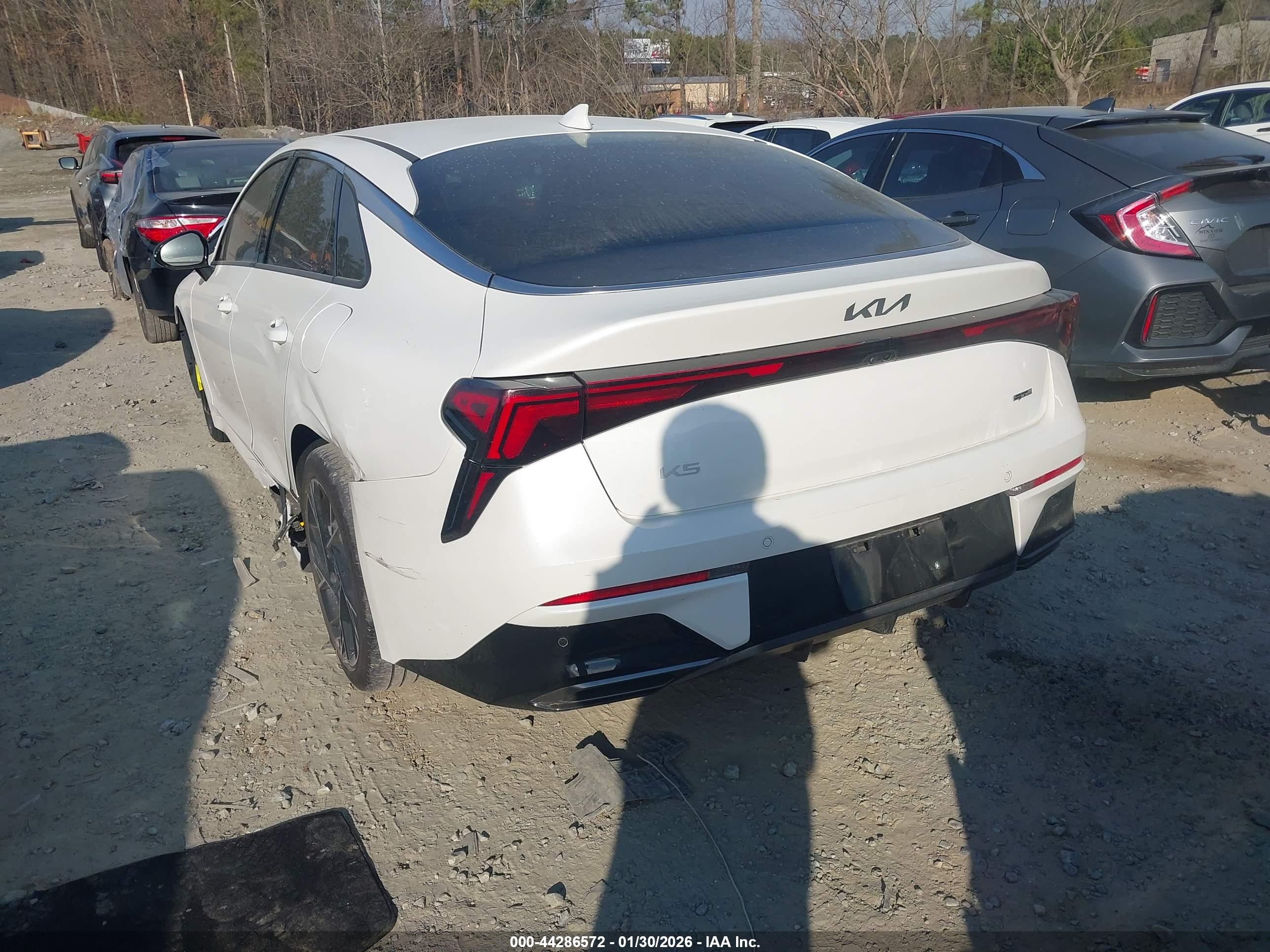 KIA K5 image 3