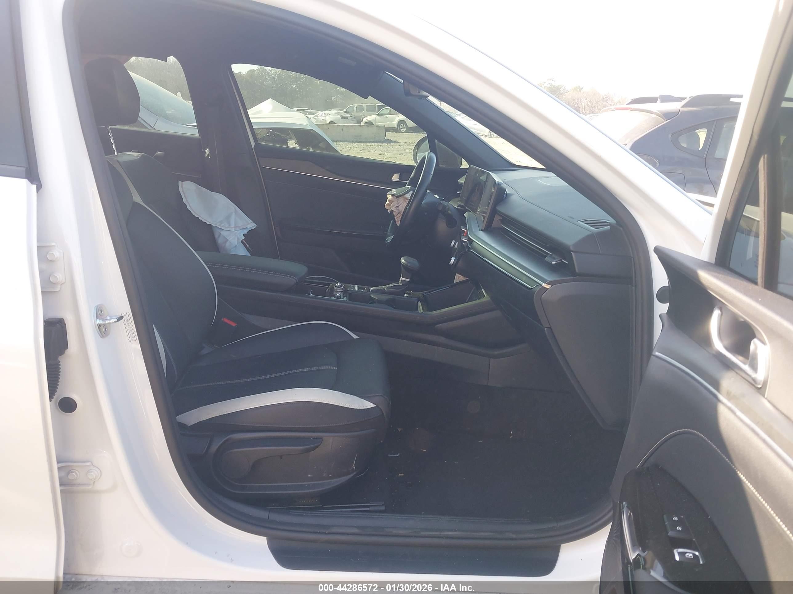 KIA K5 image 5