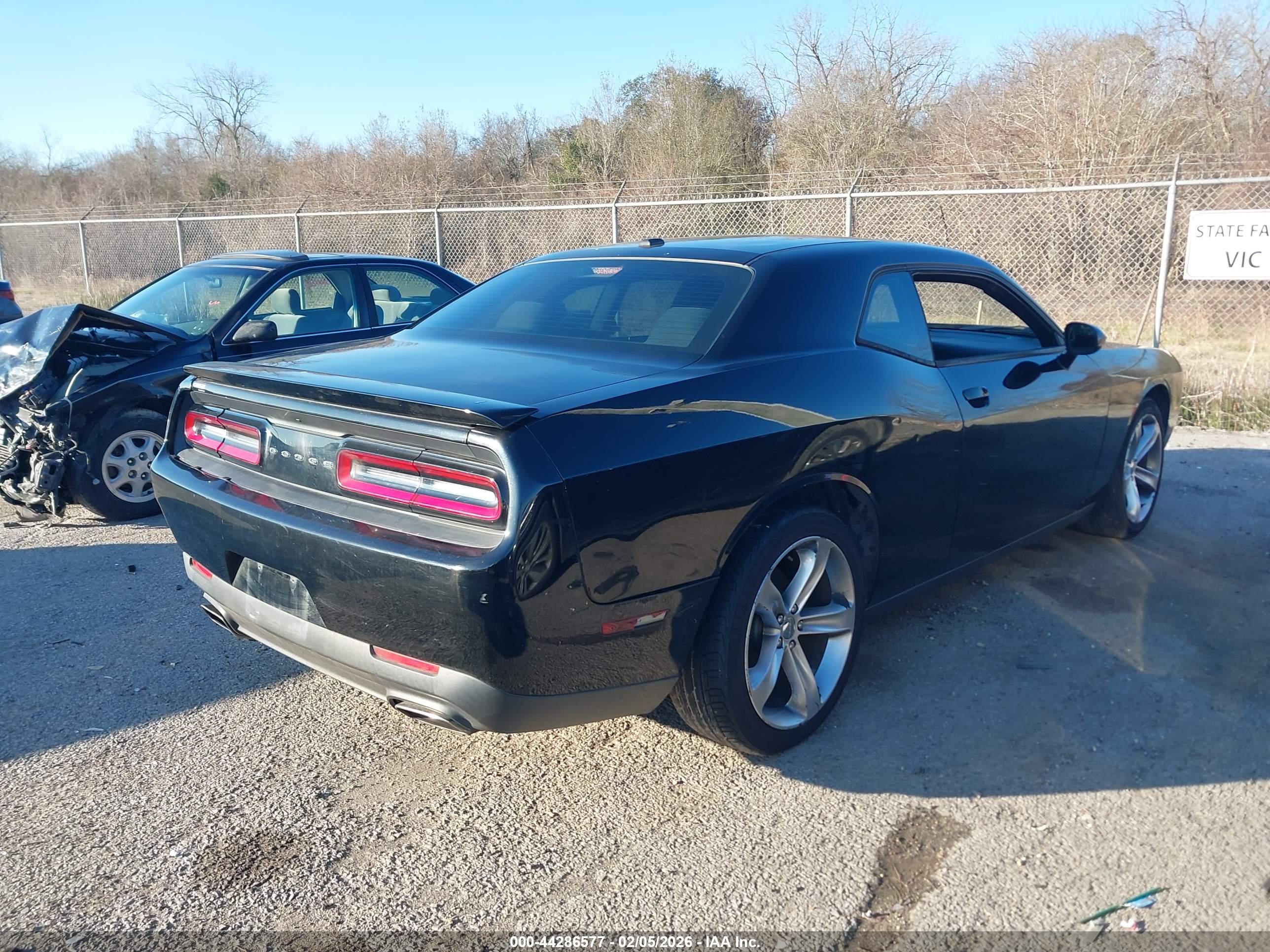 DODGE CHALLENGER image 4