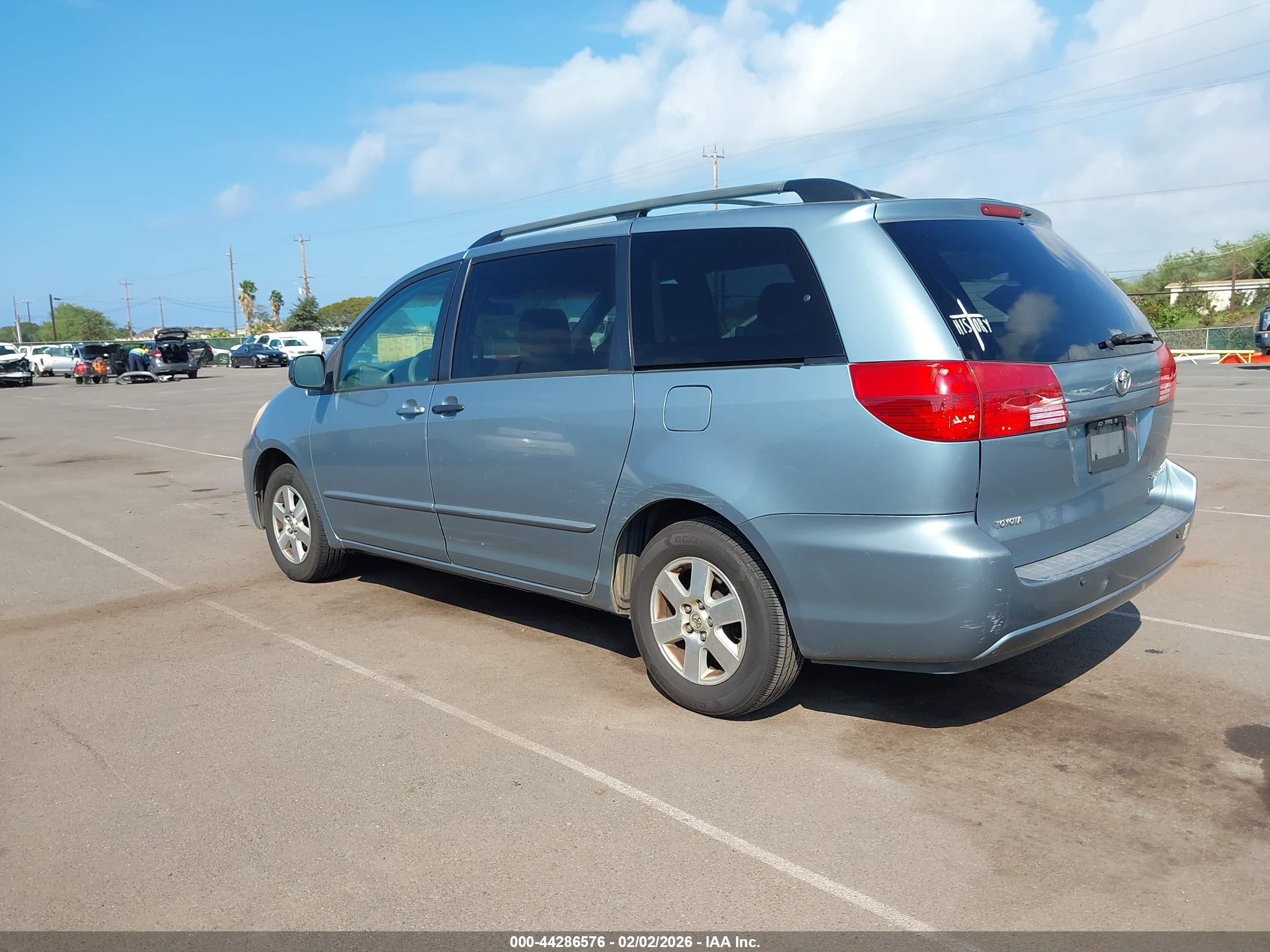 TOYOTA SIENNA image 3