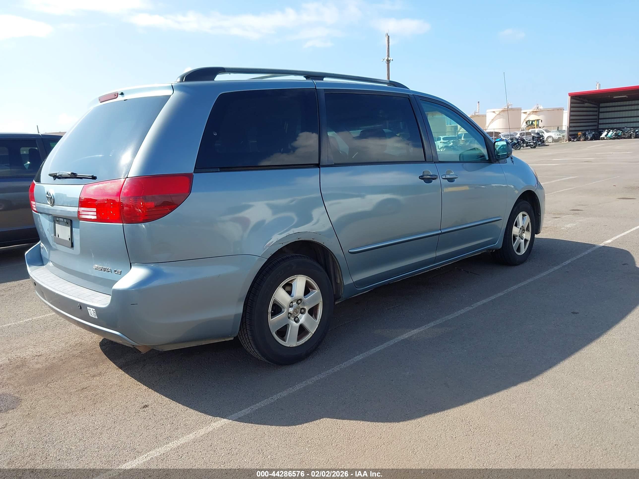 TOYOTA SIENNA image 4