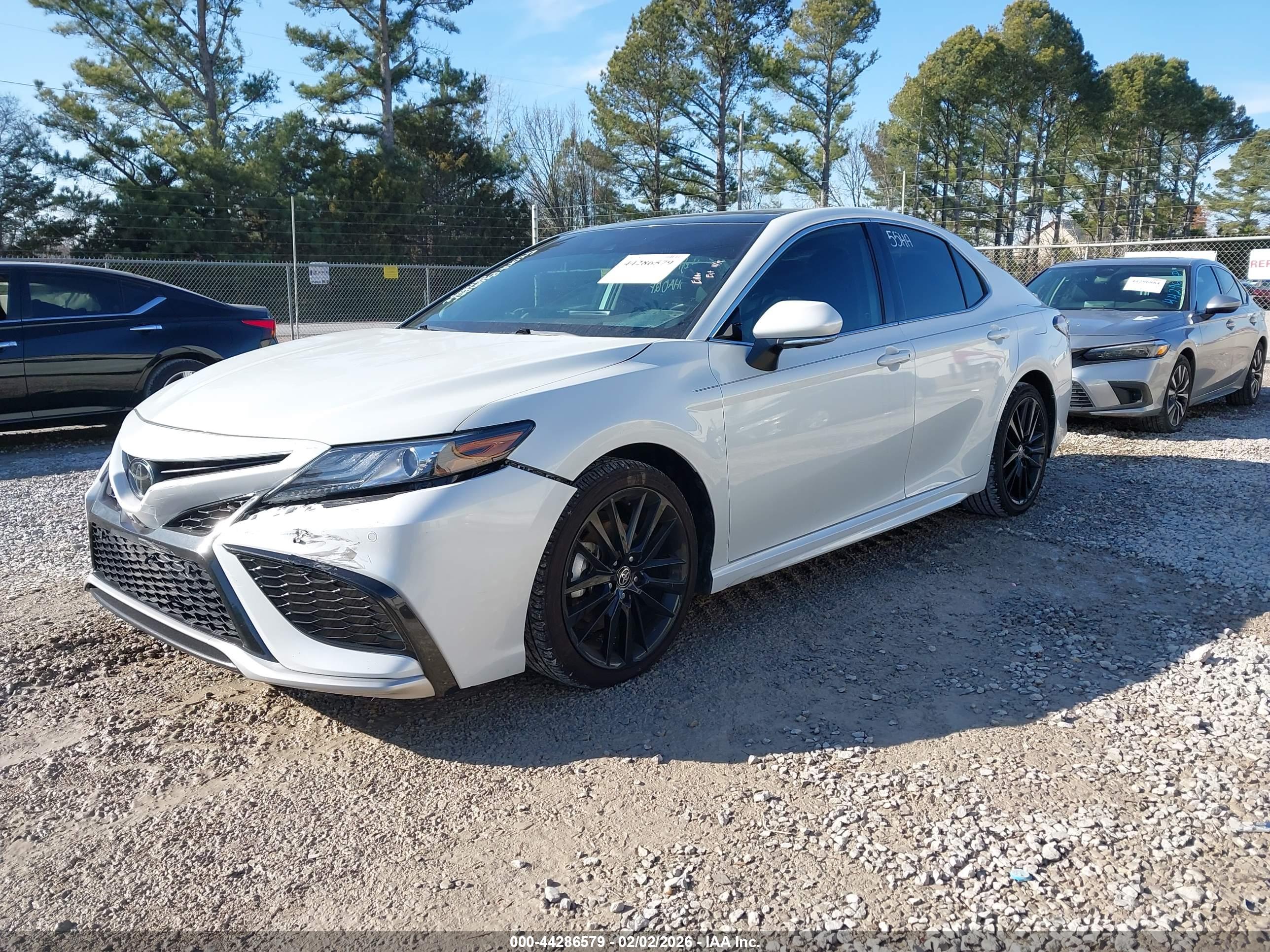 TOYOTA CAMRY image 2