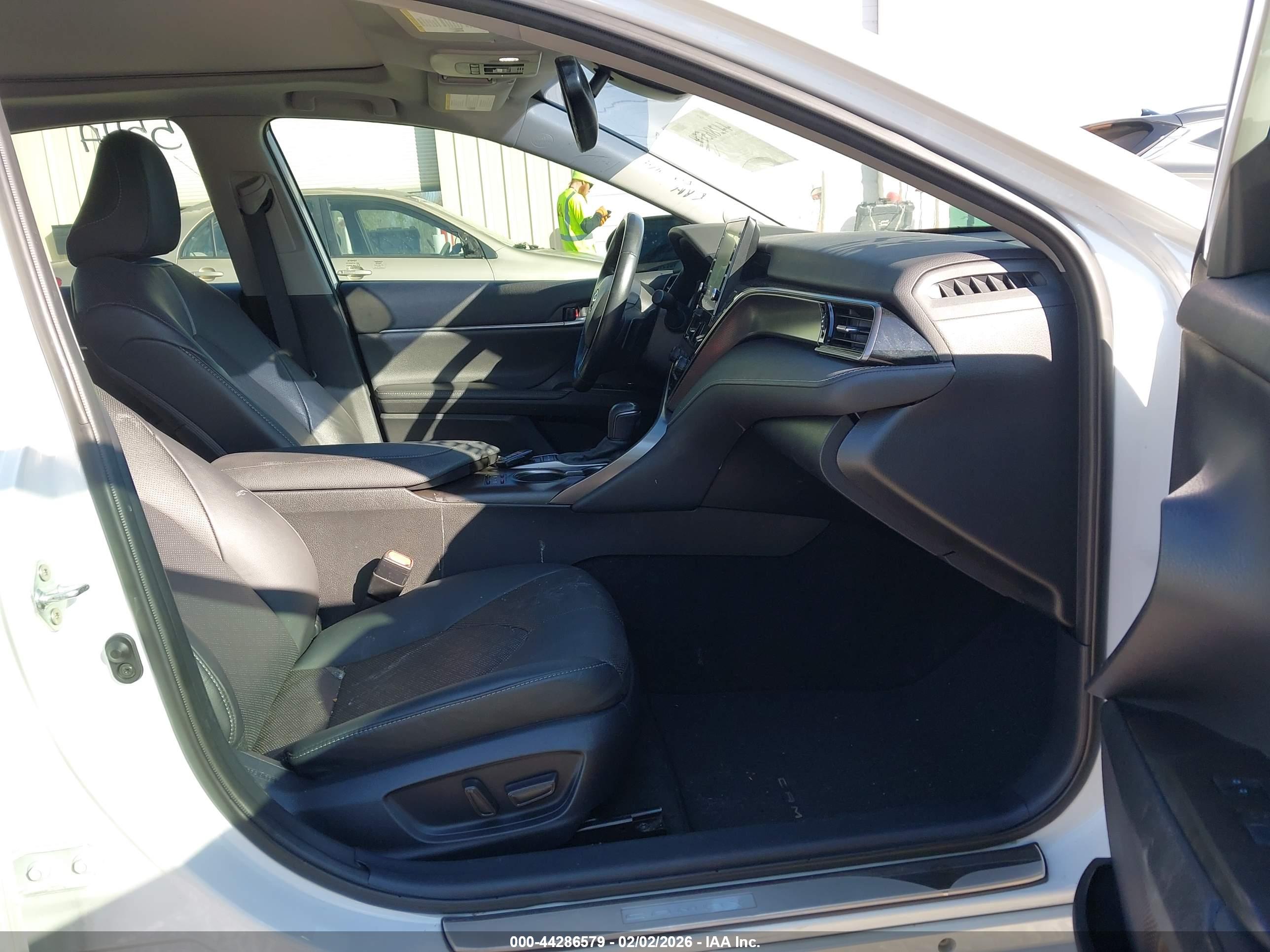 TOYOTA CAMRY image 5