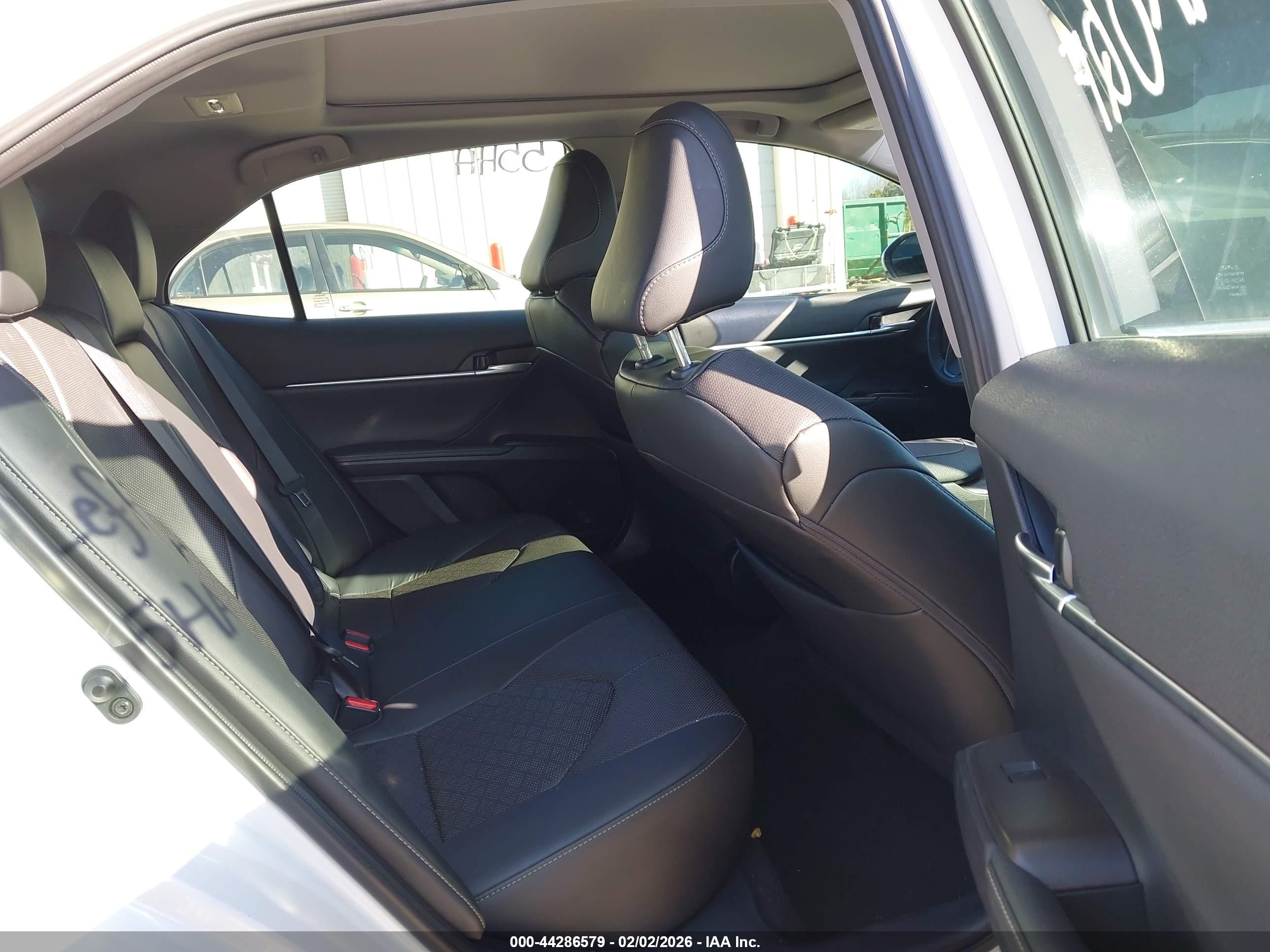 TOYOTA CAMRY image 8