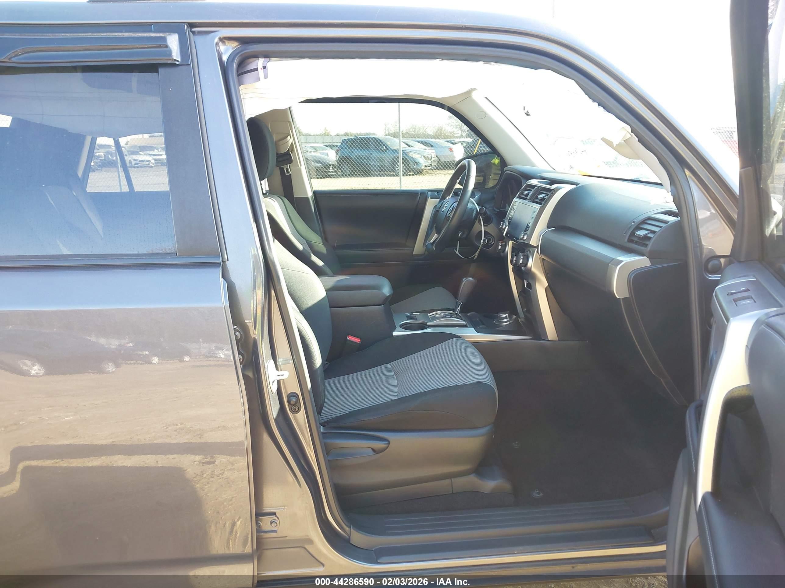 TOYOTA 4RUNNER image 5