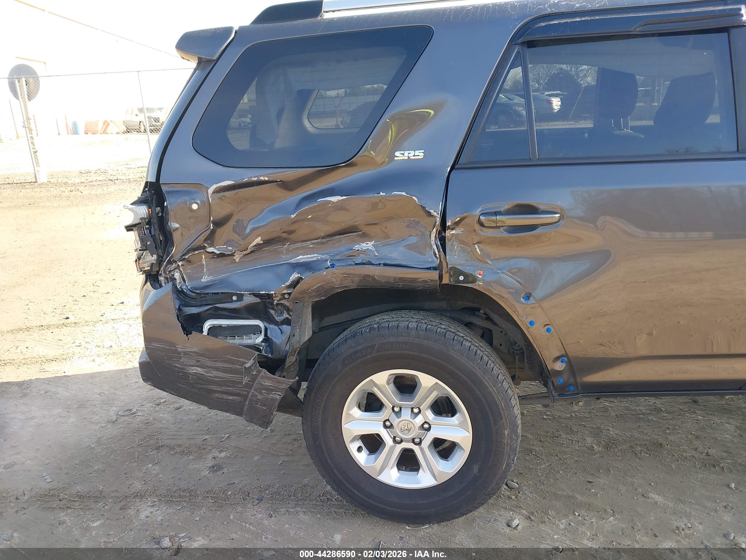 TOYOTA 4RUNNER image 6