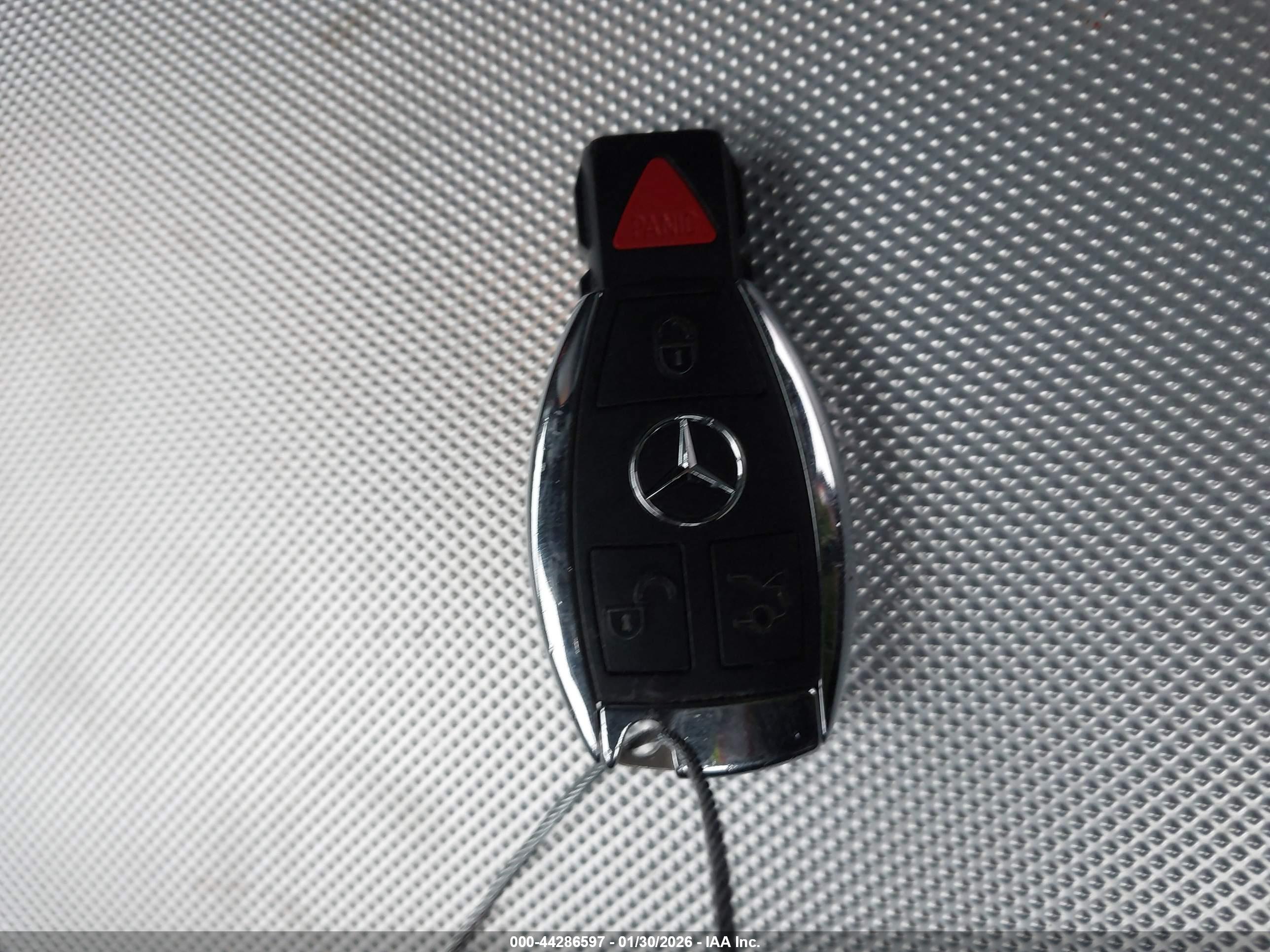 MERCEDES-BENZ E image 11
