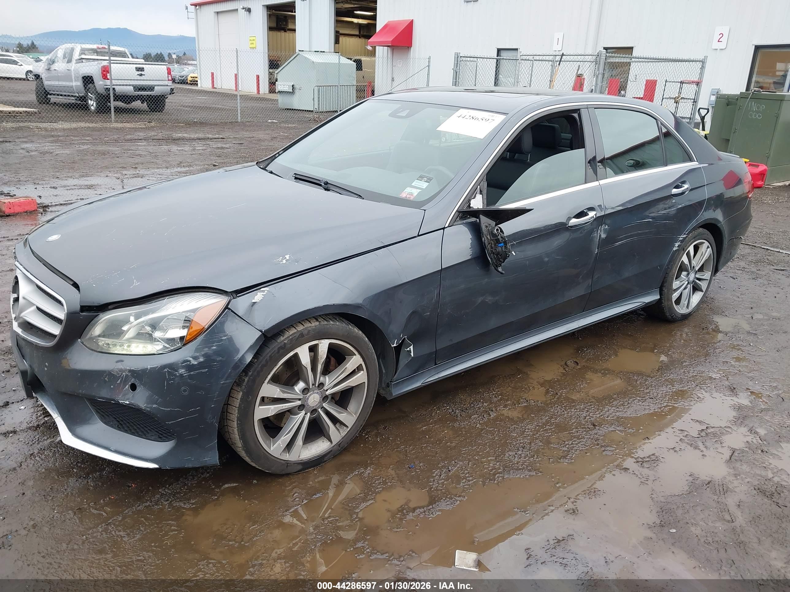 MERCEDES-BENZ E image 2