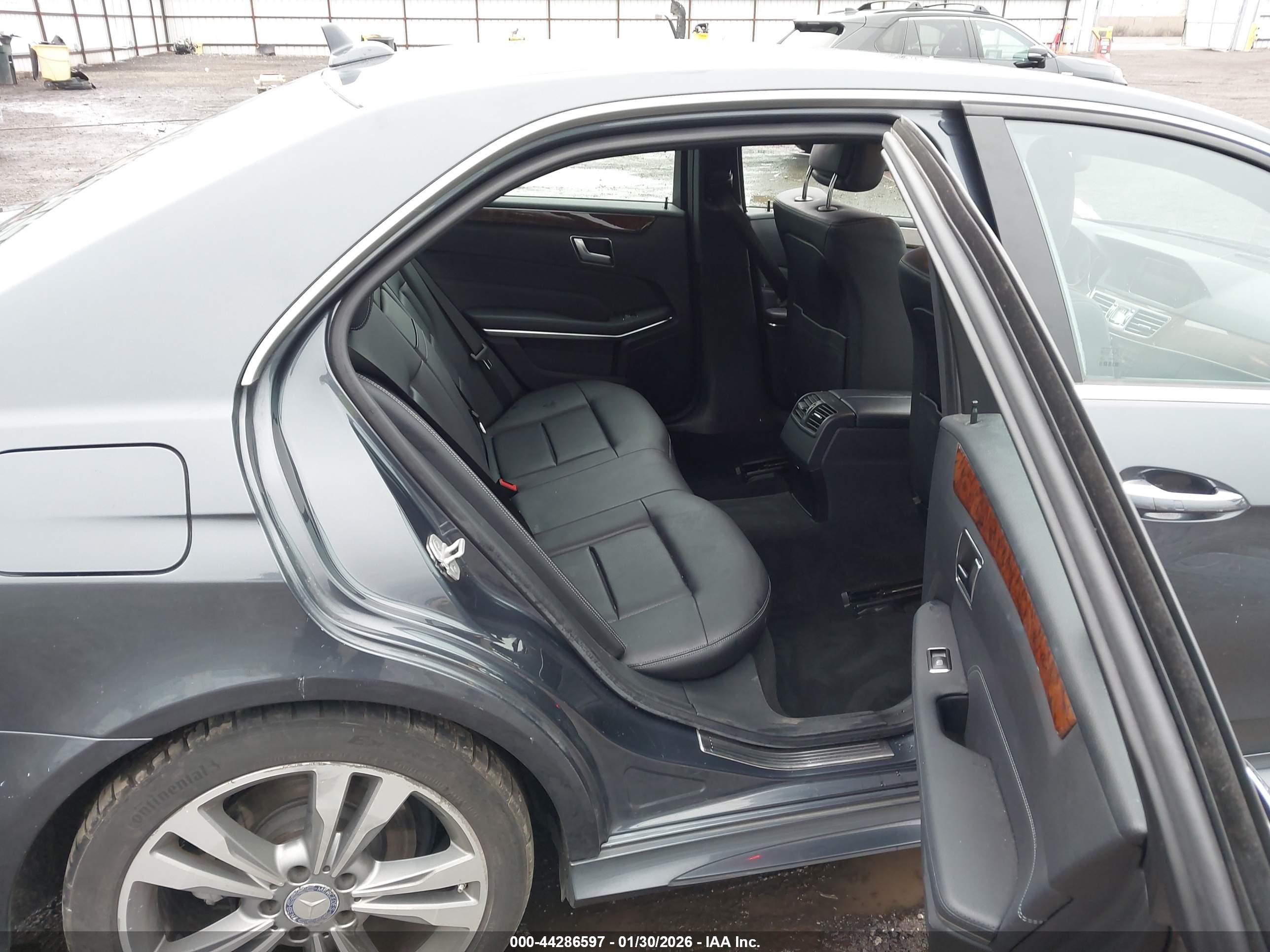 MERCEDES-BENZ E image 8