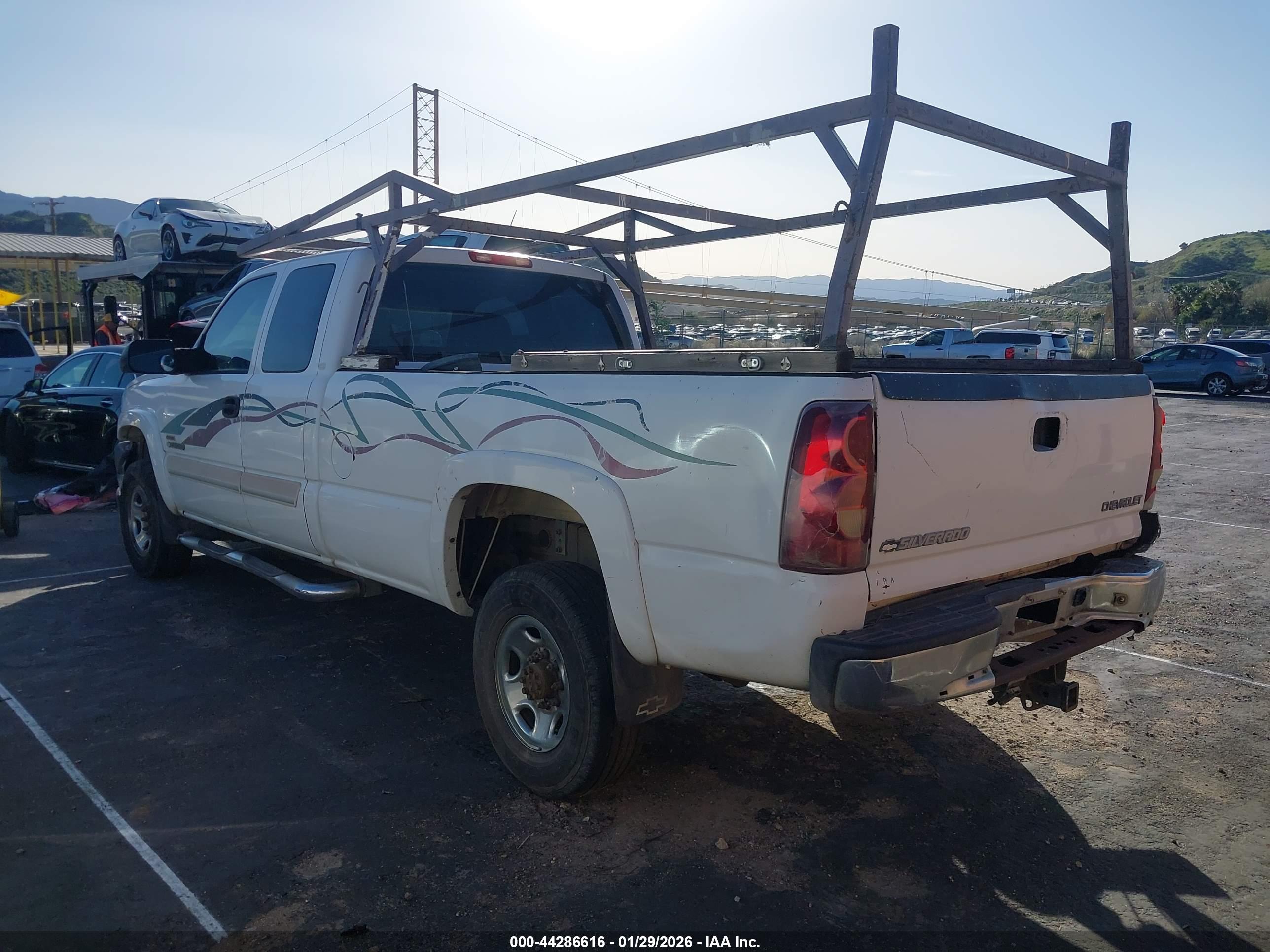 CHEVROLET SILVERADO image 3