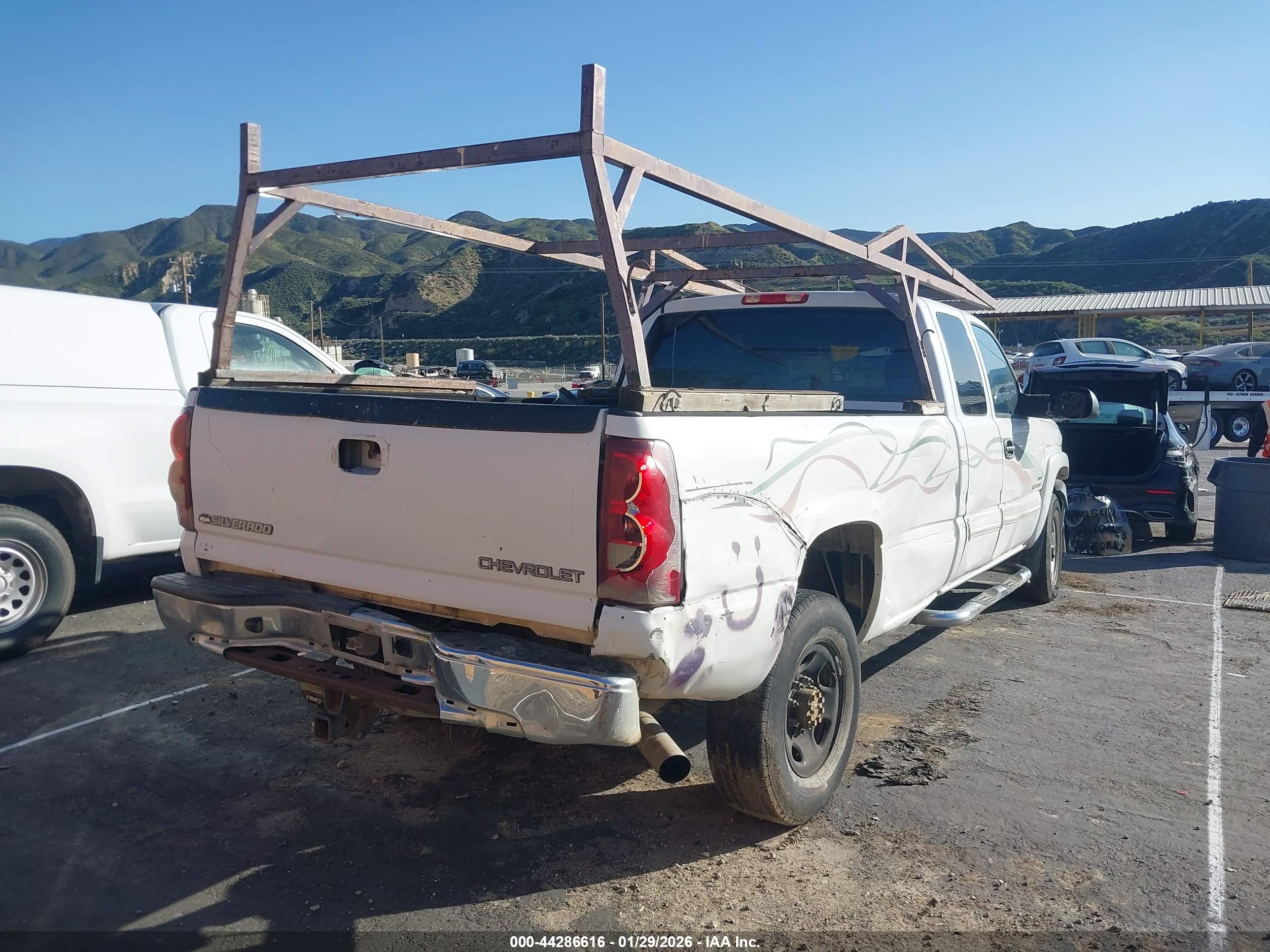 CHEVROLET SILVERADO image 4