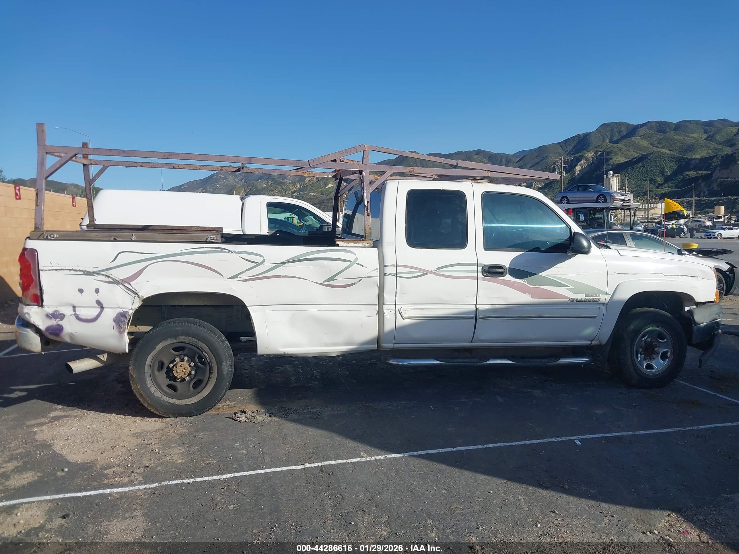 CHEVROLET SILVERADO image 6